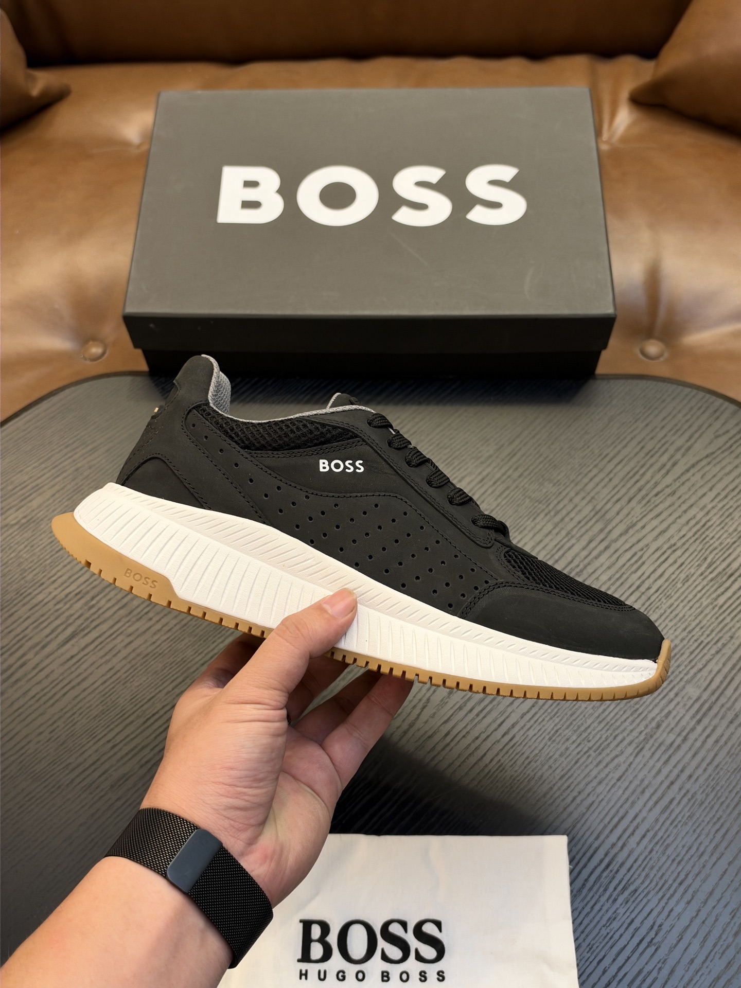 🌾新款boss男士休闲男凉拖鞋 此款boss凉拖鞋鞋面料采用意大利进口牛皮内里和鞋垫皮也是同等级皮革 减肥脚廋都可以驾驭