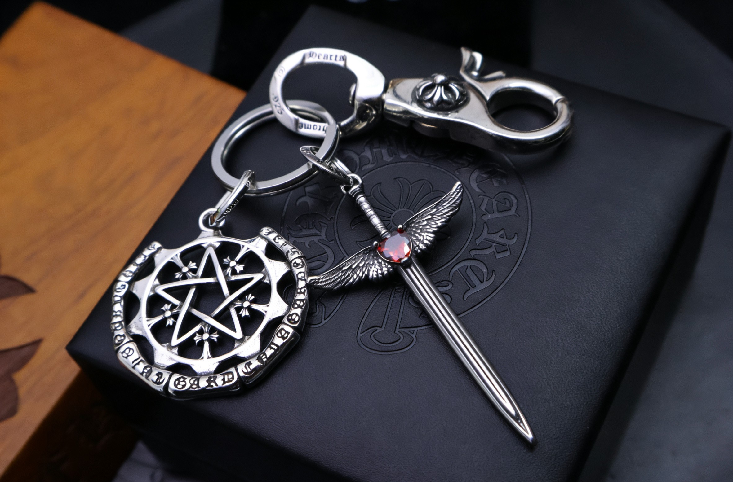 Chrome Hearts 𝐡𝐞𝐚𝐫𝐭𝐬 克罗心钥匙扣
