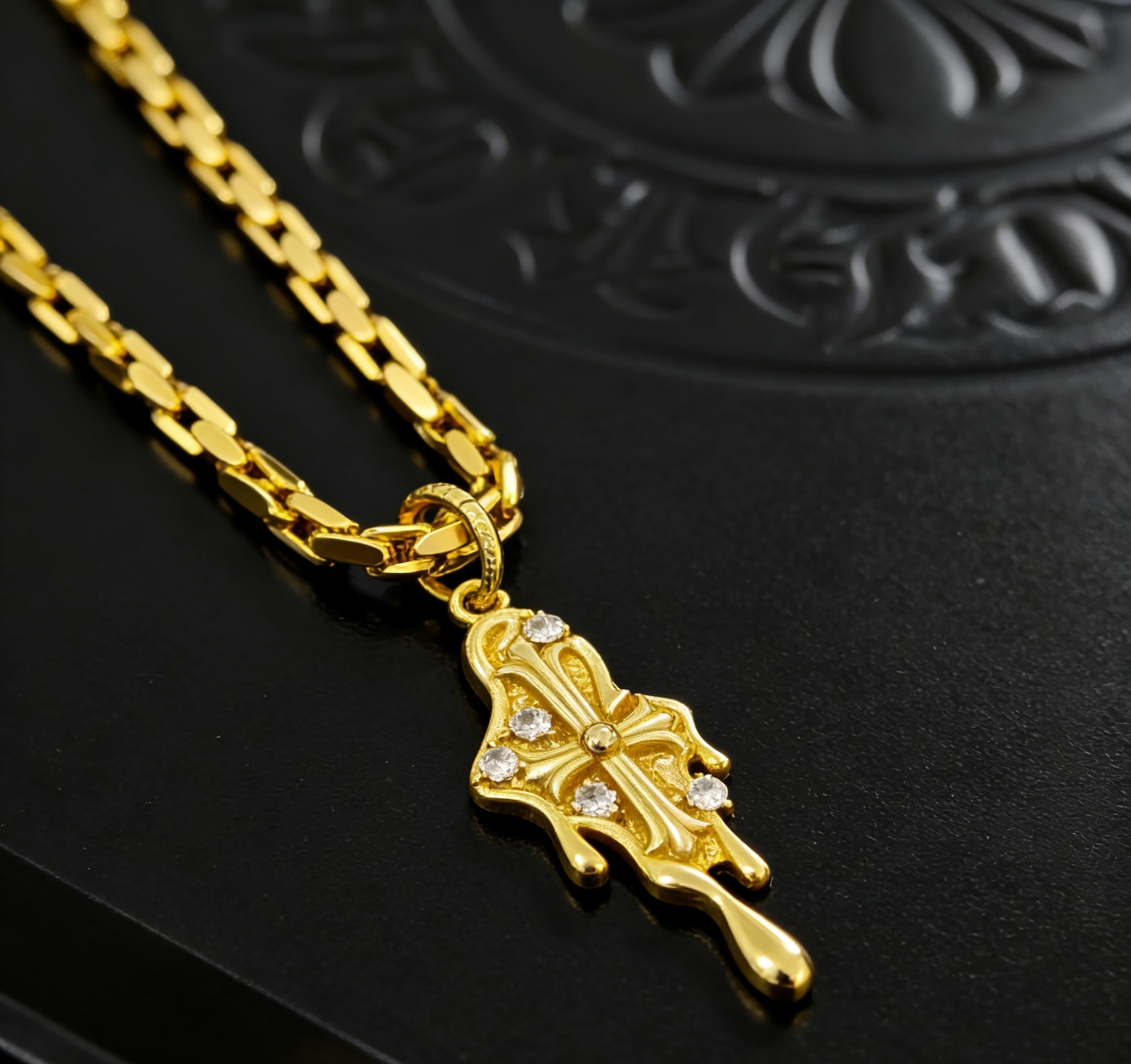 Chrome Hearts 2026 推荐𝐂𝐡𝐫𝐨𝐦𝐞 𝐡𝐞𝐚𝐫𝐭𝐬 克罗心项链 ，黄金色熔岩水滴十字架吊坠
