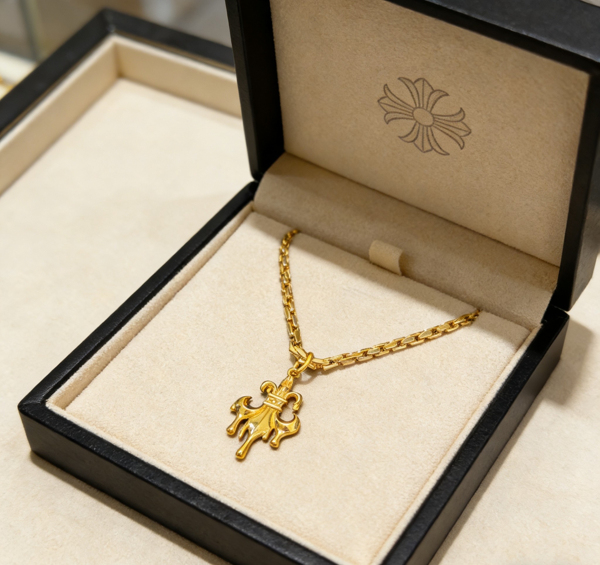 Chrome Hearts 推荐𝐂𝐡𝐫𝐨𝐦𝐞 𝐡𝐞𝐚𝐫𝐭𝐬 克罗心项链 ，黄金色熔岩童军花吊坠