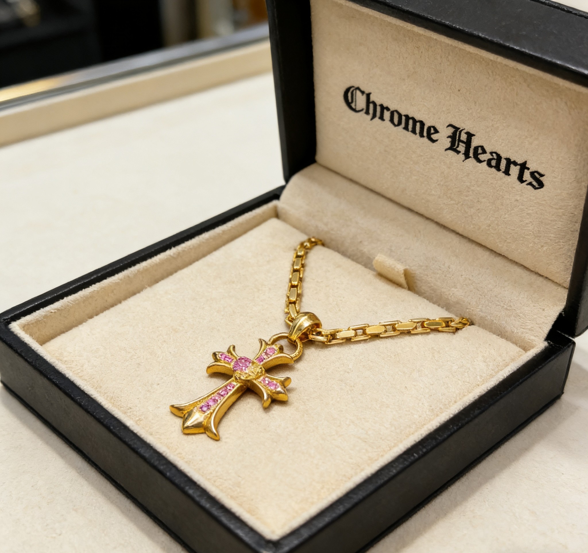 Chrome Hearts 2026 推荐 𝐂𝐡𝐫𝐨𝐦𝐞 𝐡𝐞𝐚𝐫𝐭𝐬 克罗心项链 ，黄金色粉钻熔岩十字架吊坠