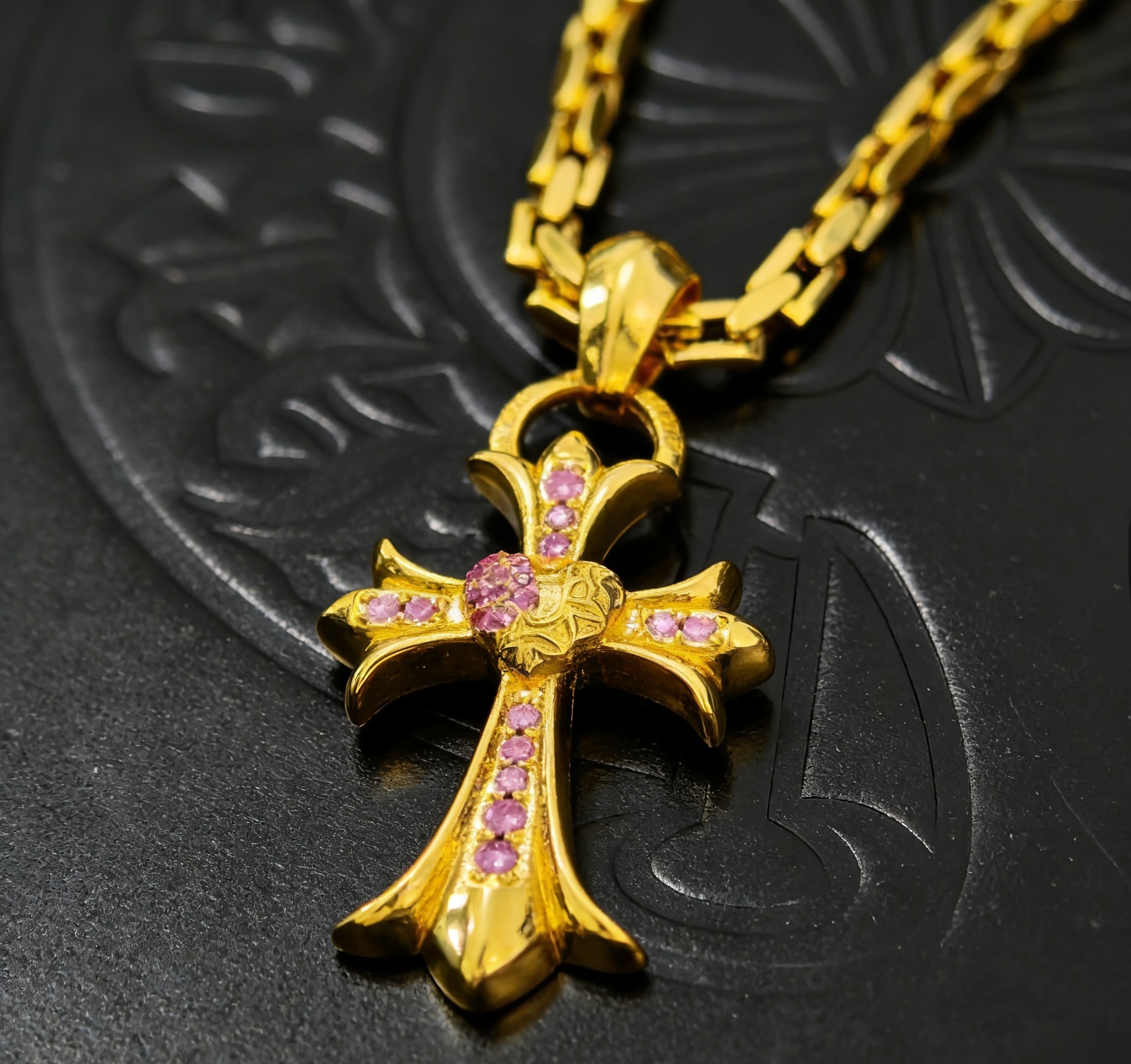 Chrome Hearts 2026 推荐 𝐂𝐡𝐫𝐨𝐦𝐞 𝐡𝐞𝐚𝐫𝐭𝐬 克罗心项链 ，黄金色粉钻熔岩十字架吊坠