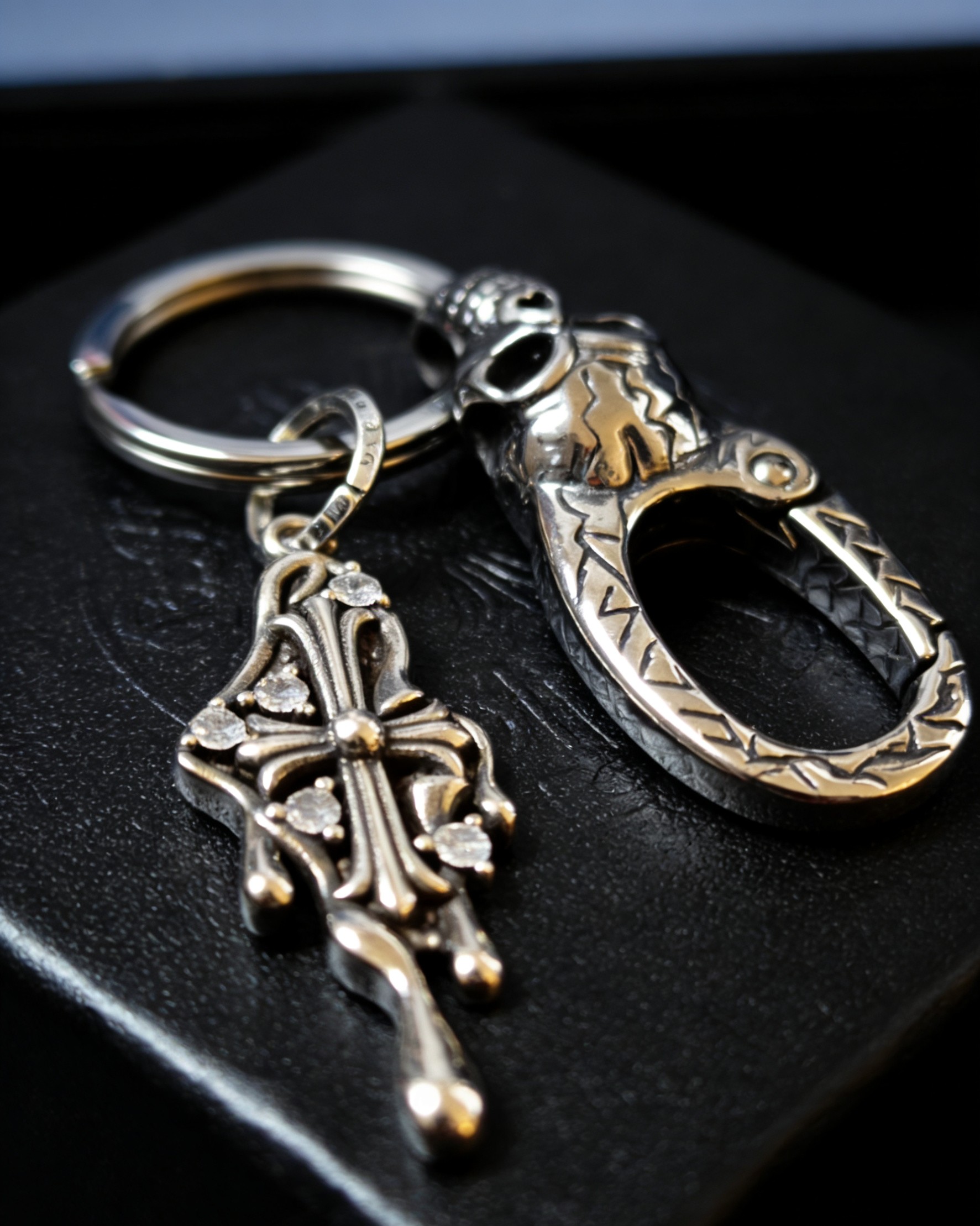 Chrome Hearts 2026 推荐𝐂𝐡𝐫𝐨𝐦𝐞 𝐡𝐞𝐚𝐫𝐭𝐬 克罗心钥匙扣 ，骷髅头熔岩十字架挂饰