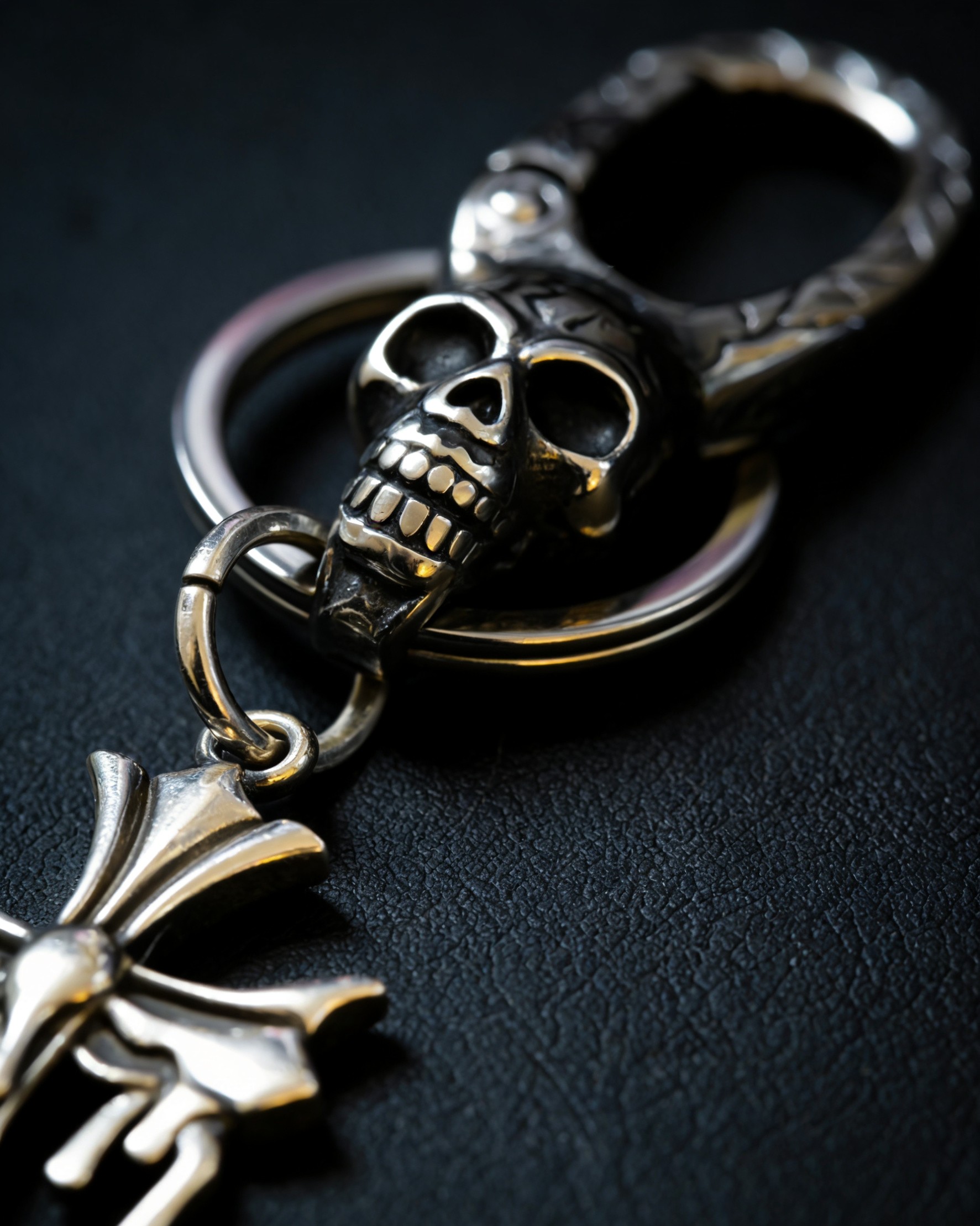 Chrome Hearts 推荐𝐂𝐡𝐫𝐨𝐦𝐞 𝐡𝐞𝐚𝐫𝐭𝐬 克罗心钥匙扣 ，骷髅头熔岩十字架挂饰