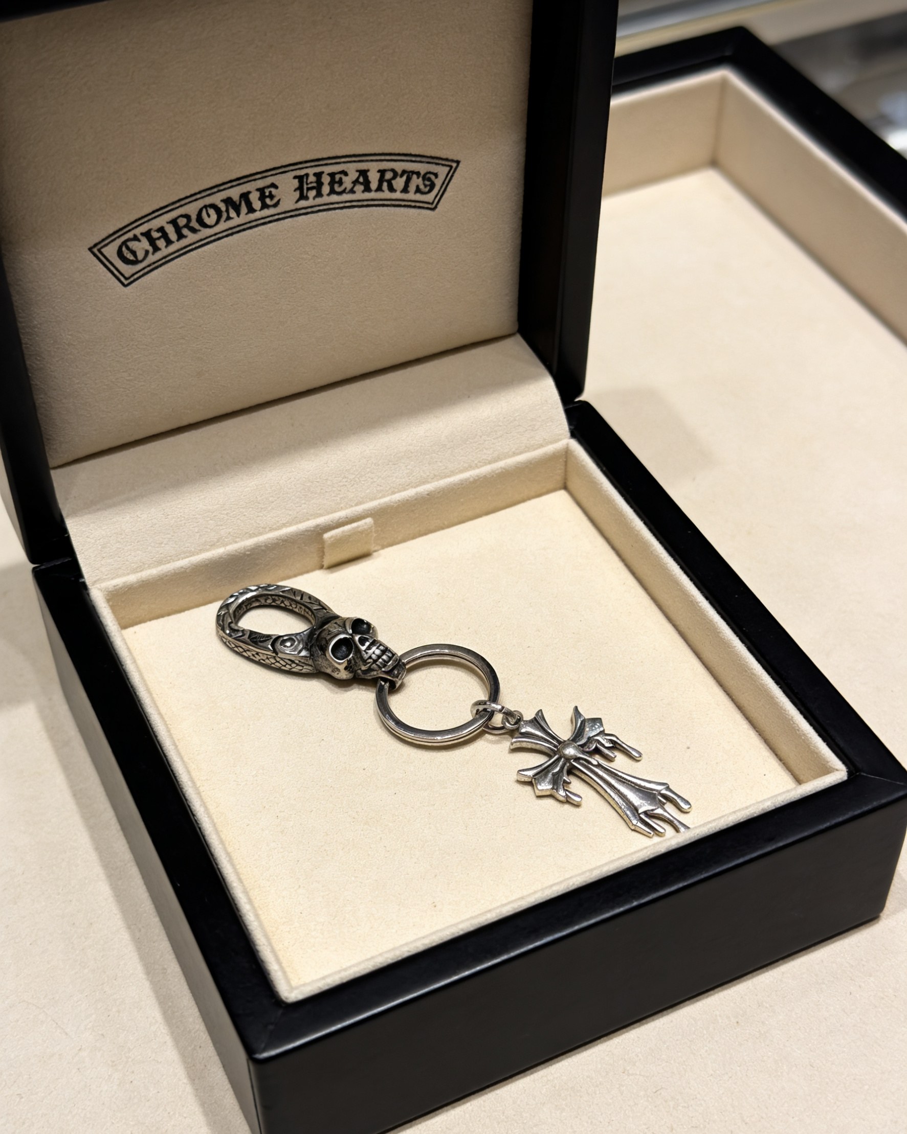 Chrome Hearts 推荐𝐂𝐡𝐫𝐨𝐦𝐞 𝐡𝐞𝐚𝐫𝐭𝐬 克罗心钥匙扣 ，骷髅头熔岩十字架挂饰