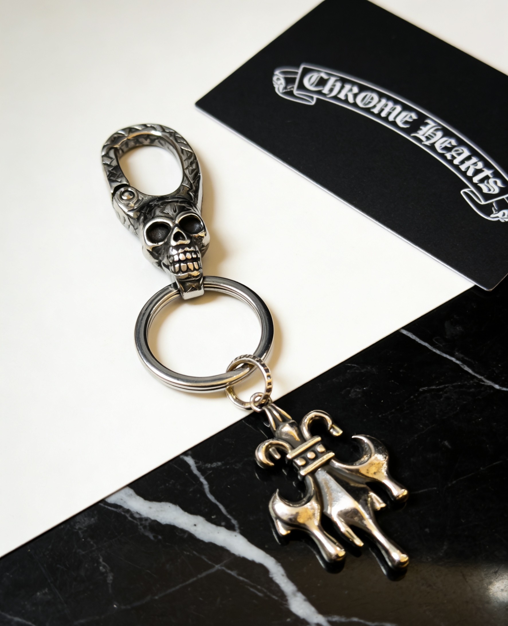 Chrome Hearts 2026 推荐𝐂𝐡𝐫𝐨𝐦𝐞 𝐡𝐞𝐚𝐫𝐭𝐬 克罗心钥匙扣 ，骷髅头熔岩童军花挂饰