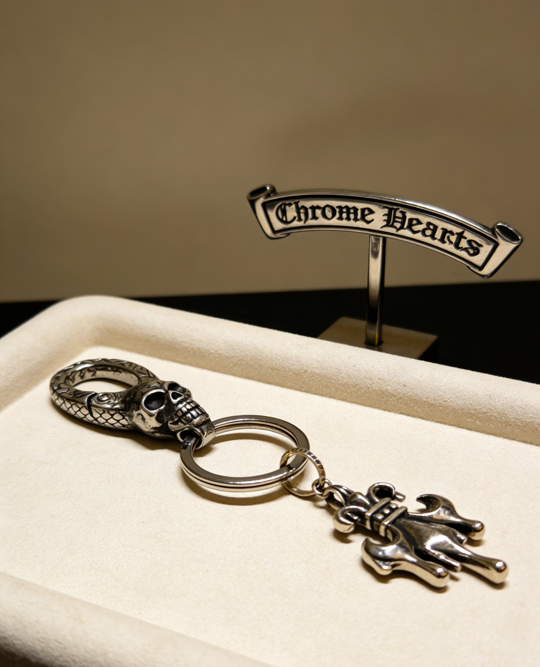 Chrome Hearts 2026 推荐𝐂𝐡𝐫𝐨𝐦𝐞 𝐡𝐞𝐚𝐫𝐭𝐬 克罗心钥匙扣 ，骷髅头熔岩童军花挂饰