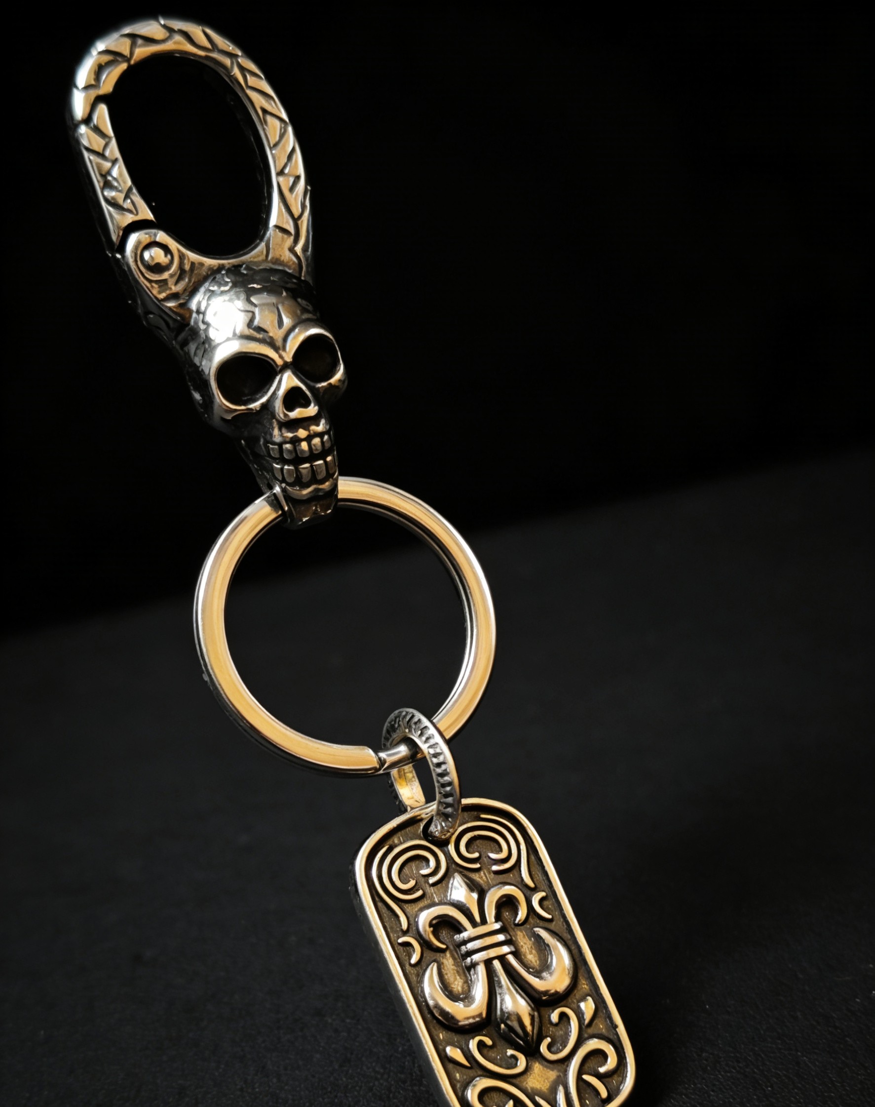 Chrome Hearts 2026 推荐𝐂𝐡𝐫𝐨𝐦𝐞 𝐡𝐞𝐚𝐫𝐭𝐬 克罗心钥匙扣 ，骷髅头童军花方牌挂饰