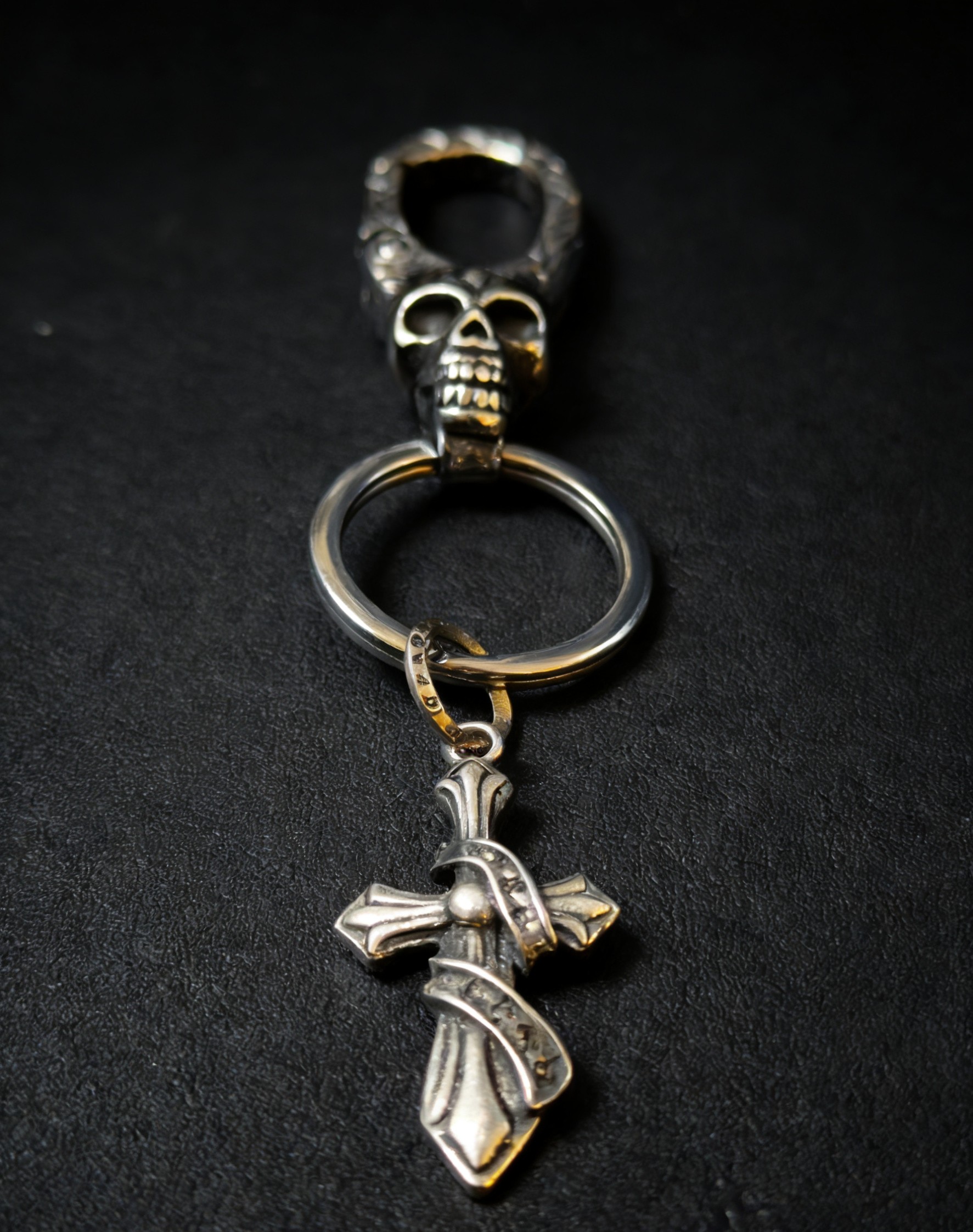 Chrome Hearts 2026 推荐𝐂𝐡𝐫𝐨𝐦𝐞 𝐡𝐞𝐚𝐫𝐭𝐬 克罗心钥匙扣 ，骷髅头缠绕圣剑挂饰
