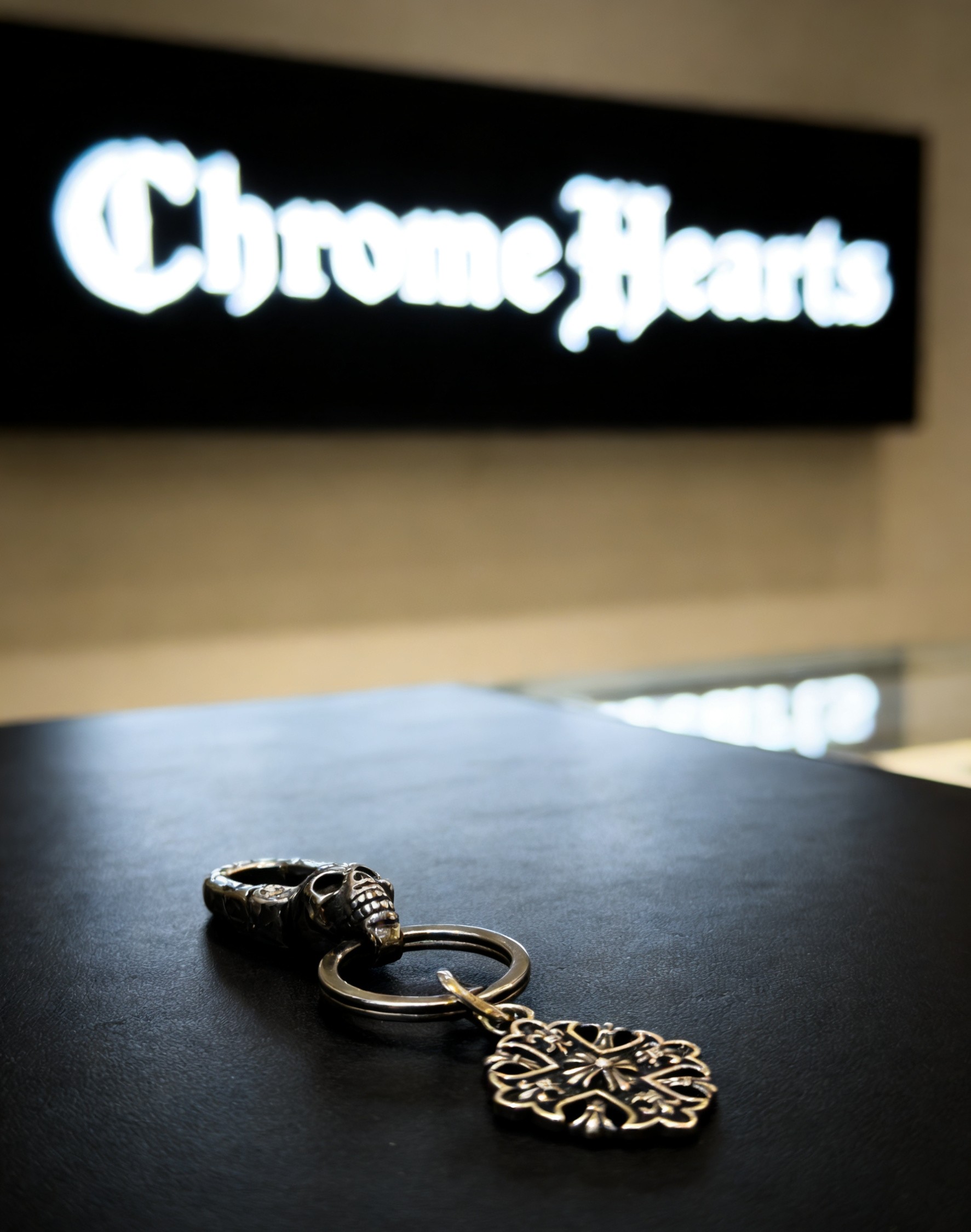 Chrome Hearts 2026 推荐𝐂𝐡𝐫𝐨𝐦𝐞 𝐡𝐞𝐚𝐫𝐭𝐬 克罗心钥匙扣 ，骷髅头镂空雕花十字挂饰