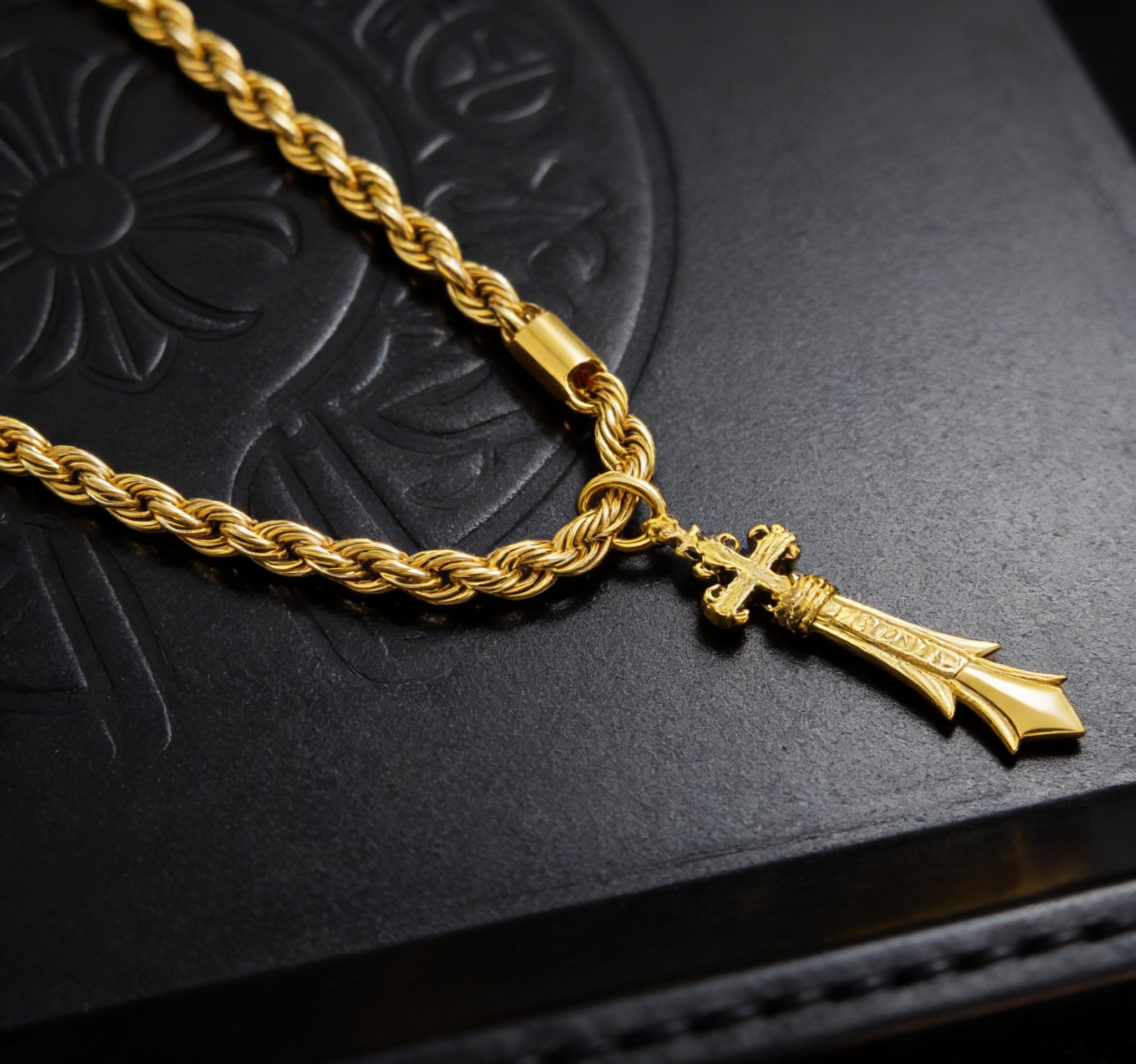 Chrome Hearts 2026 推荐𝐂𝐡𝐫𝐨𝐦𝐞 𝐡𝐞𝐚𝐫𝐭𝐬 克罗心项链 ，金色圣剑十字架吊坠