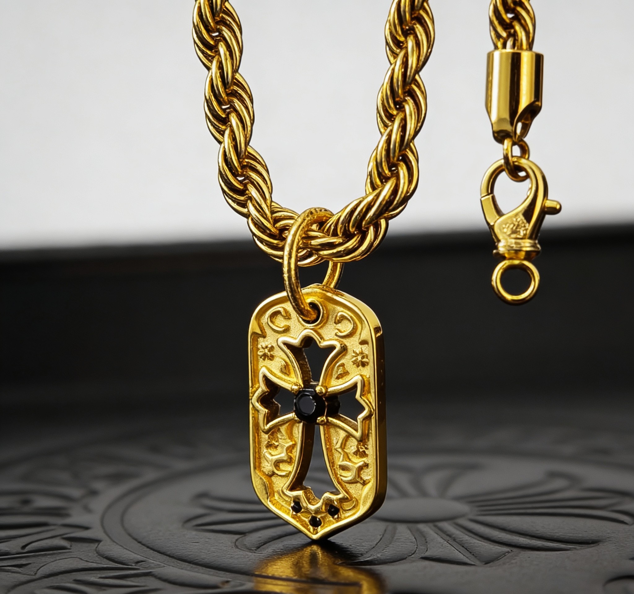 Chrome Hearts 2026 推荐𝐂𝐡𝐫𝐨𝐦𝐞 𝐡𝐞𝐚𝐫𝐭𝐬 克罗心项链 ，黑金十字方牌吊坠