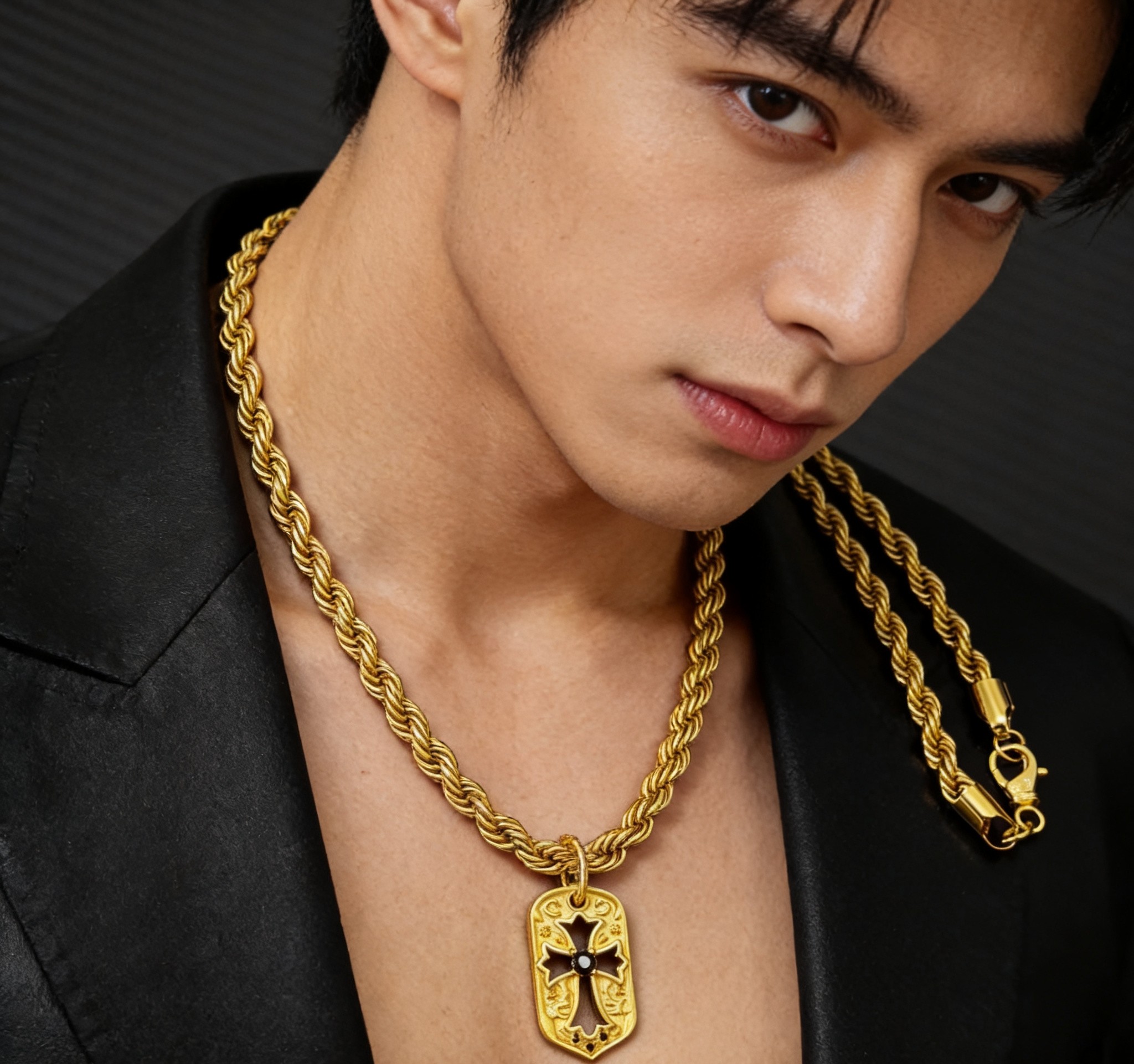 Chrome Hearts 2026 推荐𝐂𝐡𝐫𝐨𝐦𝐞 𝐡𝐞𝐚𝐫𝐭𝐬 克罗心项链 ，黑金十字方牌吊坠