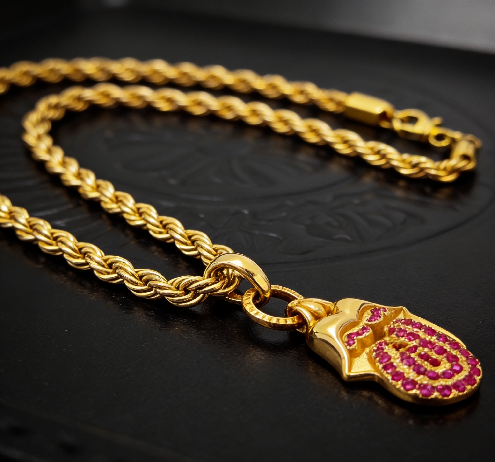 Chrome Hearts 2026 推荐𝐂𝐡𝐫𝐨𝐦𝐞 𝐡𝐞𝐚𝐫𝐭𝐬 克罗心项链 ，粉钻滚石大舌头吊坠