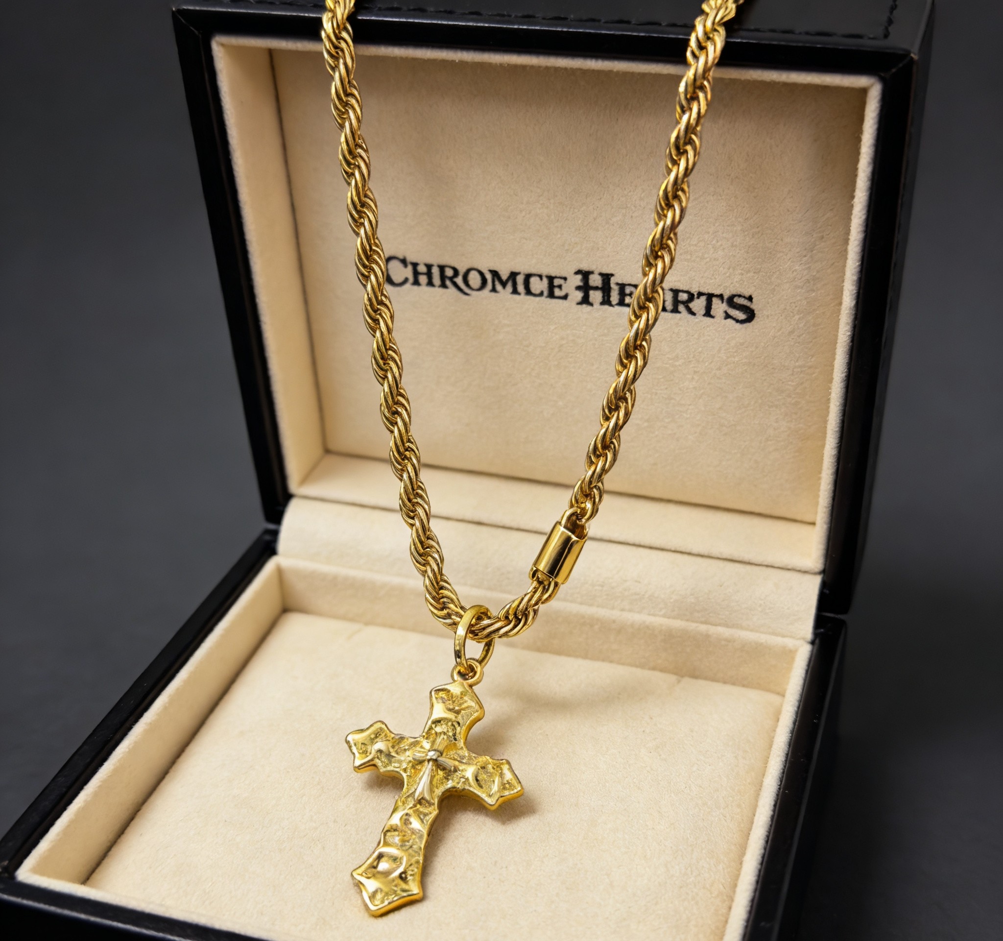 Chrome Hearts 2026 推荐𝐂𝐡𝐫𝐨𝐦𝐞 𝐡𝐞𝐚𝐫𝐭𝐬 克罗心项链 ，金色菱格十字架吊坠