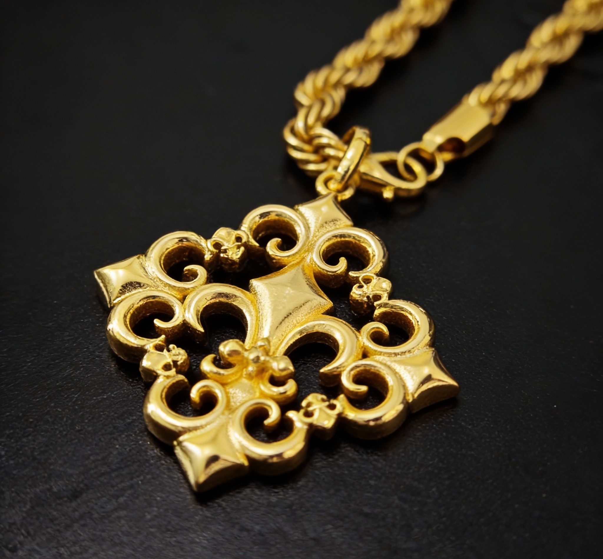 Chrome Hearts 2026 推荐𝐂𝐡𝐫𝐨𝐦𝐞 𝐡𝐞𝐚𝐫𝐭𝐬 克罗心项链 ，金色镂空童军花方牌吊坠