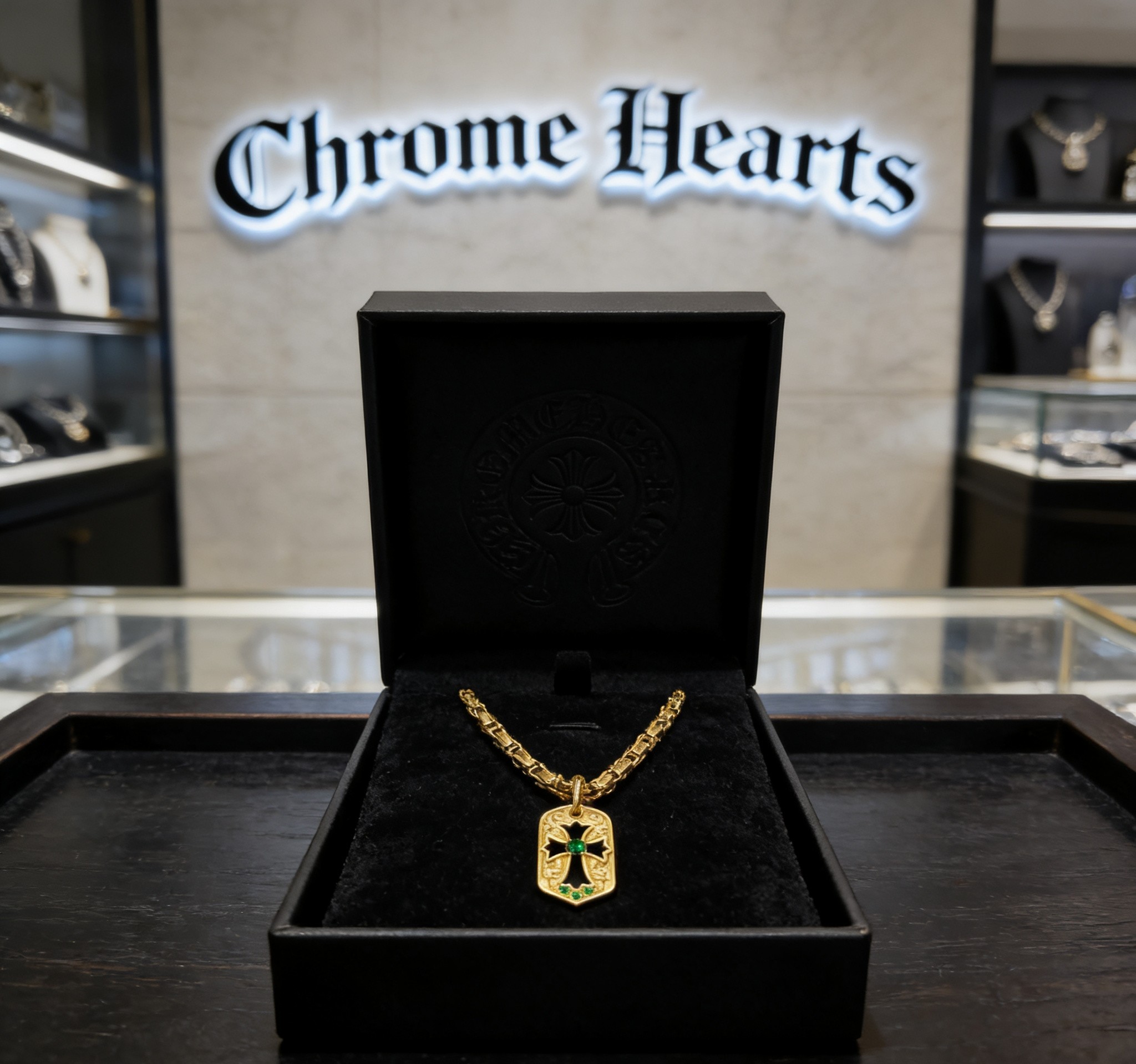 Chrome Hearts 2026 推荐𝐂𝐡𝐫𝐨𝐦𝐞 𝐡𝐞𝐚𝐫𝐭𝐬 克罗心项链 ，绿钻镂空十字军牌回形链