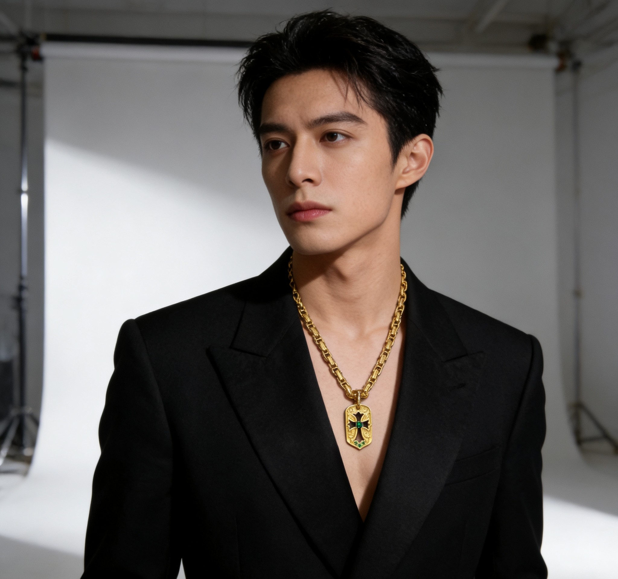 Chrome Hearts 2026 推荐𝐂𝐡𝐫𝐨𝐦𝐞 𝐡𝐞𝐚𝐫𝐭𝐬 克罗心项链 ，绿钻镂空十字军牌回形链