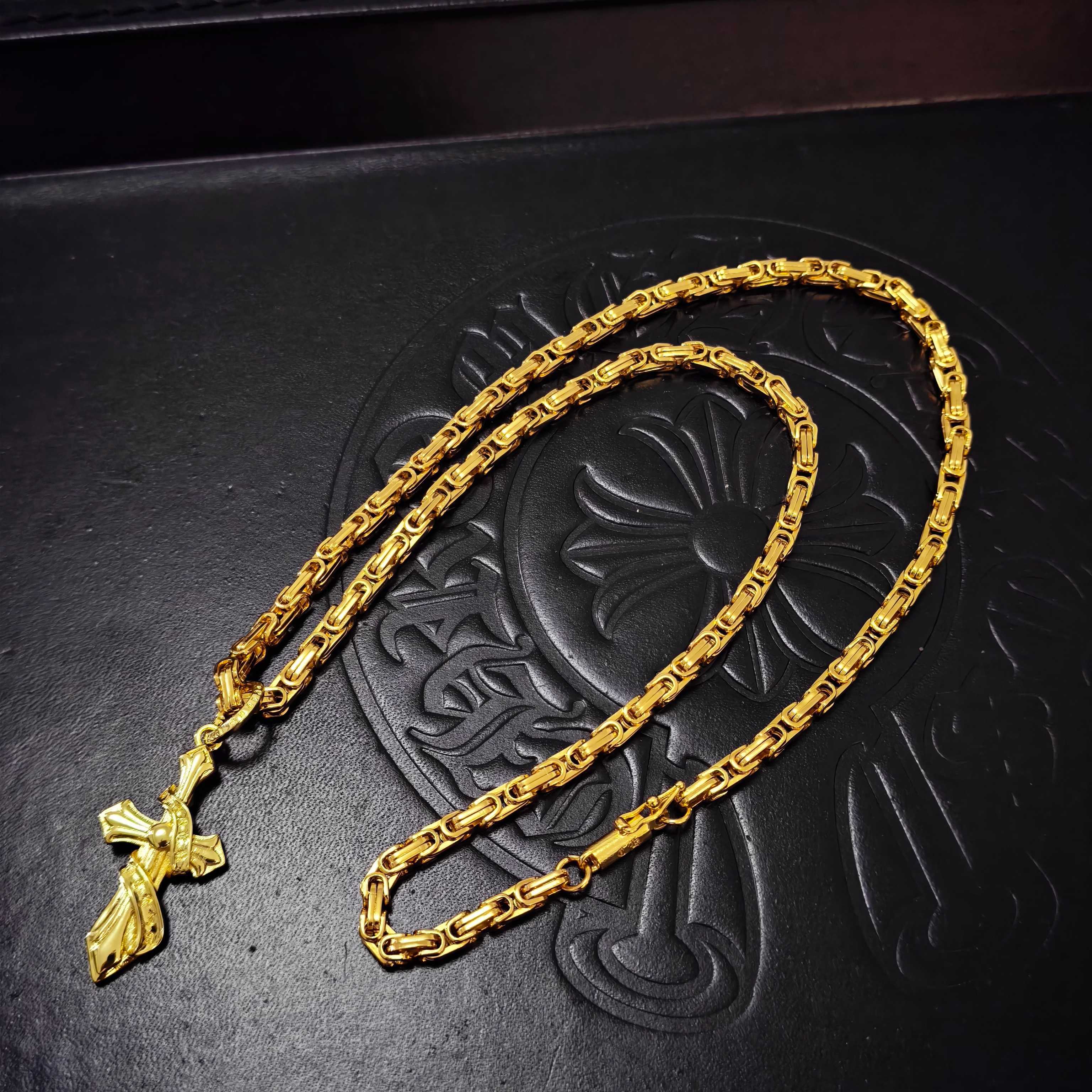Chrome Hearts 2026 推荐𝐂𝐡𝐫𝐨𝐦𝐞 𝐡𝐞𝐚𝐫𝐭𝐬 克罗心项链 ，双层缠绕圣剑十字架回形链