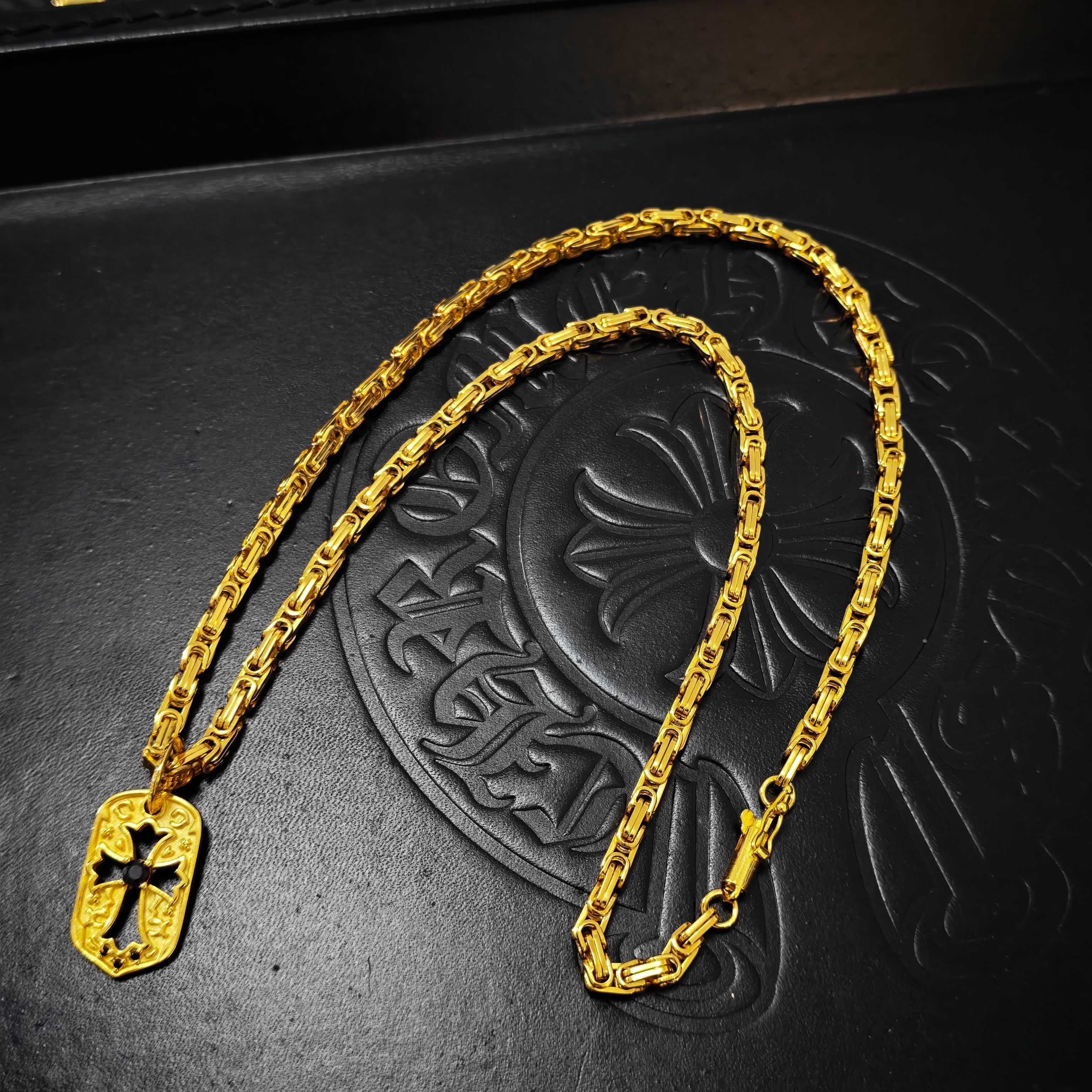 Chrome Hearts 2026 推荐𝐂𝐡𝐫𝐨𝐦𝐞 𝐡𝐞𝐚𝐫𝐭𝐬 克罗心项链 ，黑钻镂空十字军牌回形链