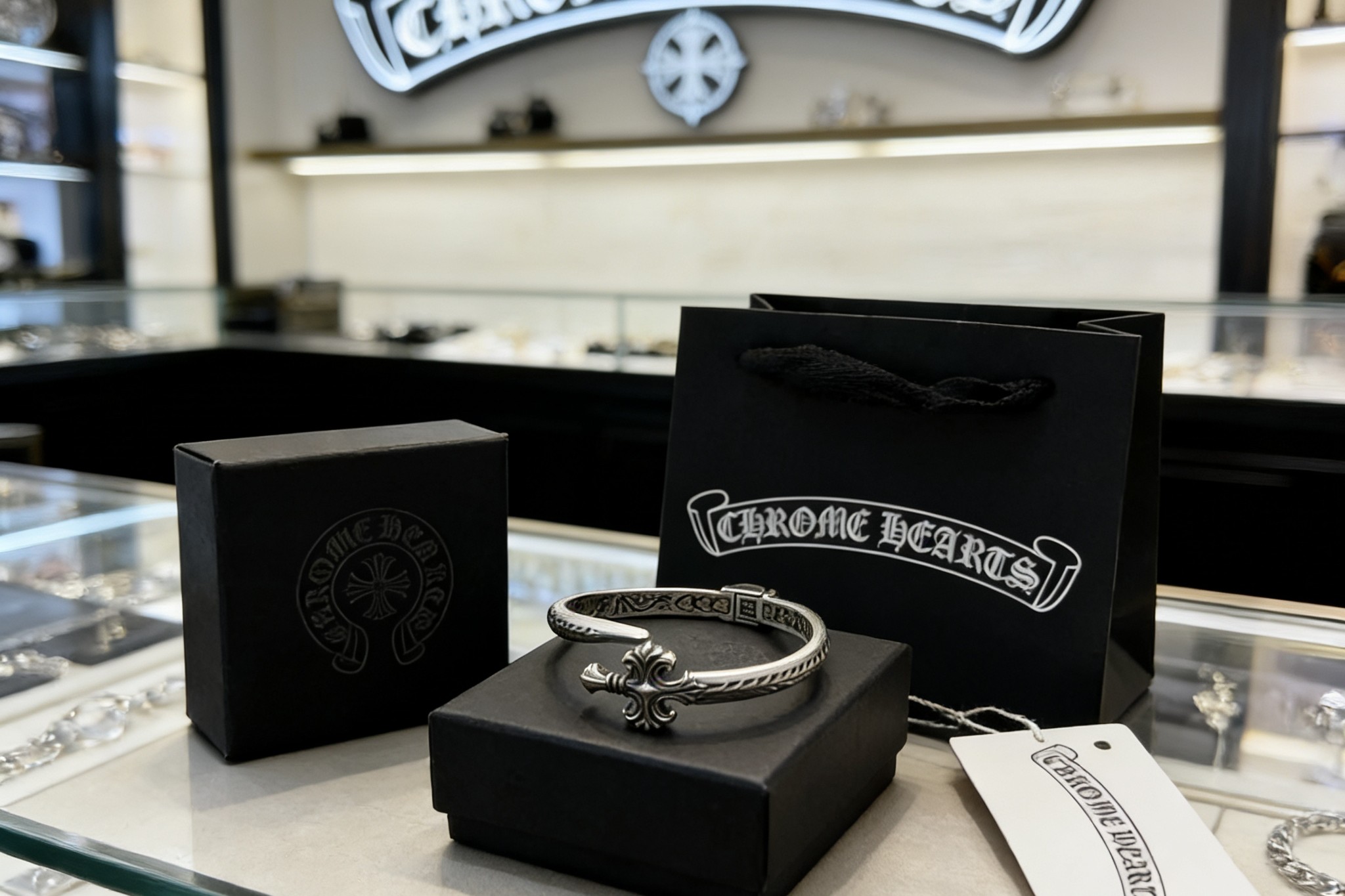 Chrome Hearts 𝐡𝐞𝐚𝐫𝐭𝐬 克罗心手镯 ，圣剑十字架开口手镯
