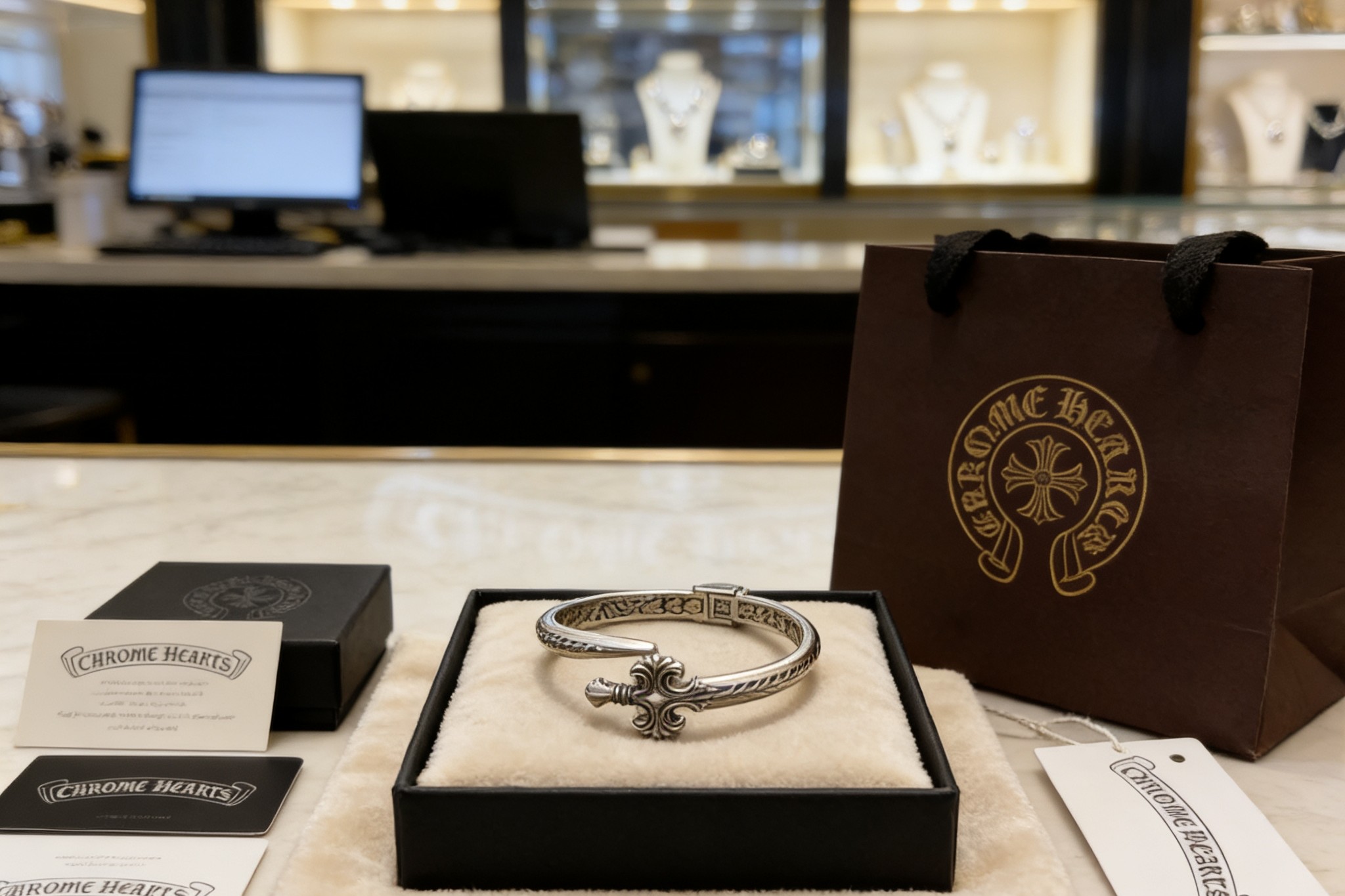 Chrome Hearts 𝐡𝐞𝐚𝐫𝐭𝐬 克罗心手镯 ，圣剑十字架开口手镯