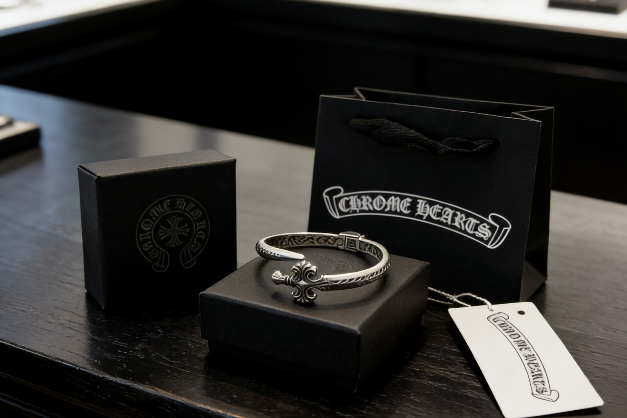 Chrome Hearts 𝐡𝐞𝐚𝐫𝐭𝐬 克罗心手镯 ，圣剑十字架开口手镯