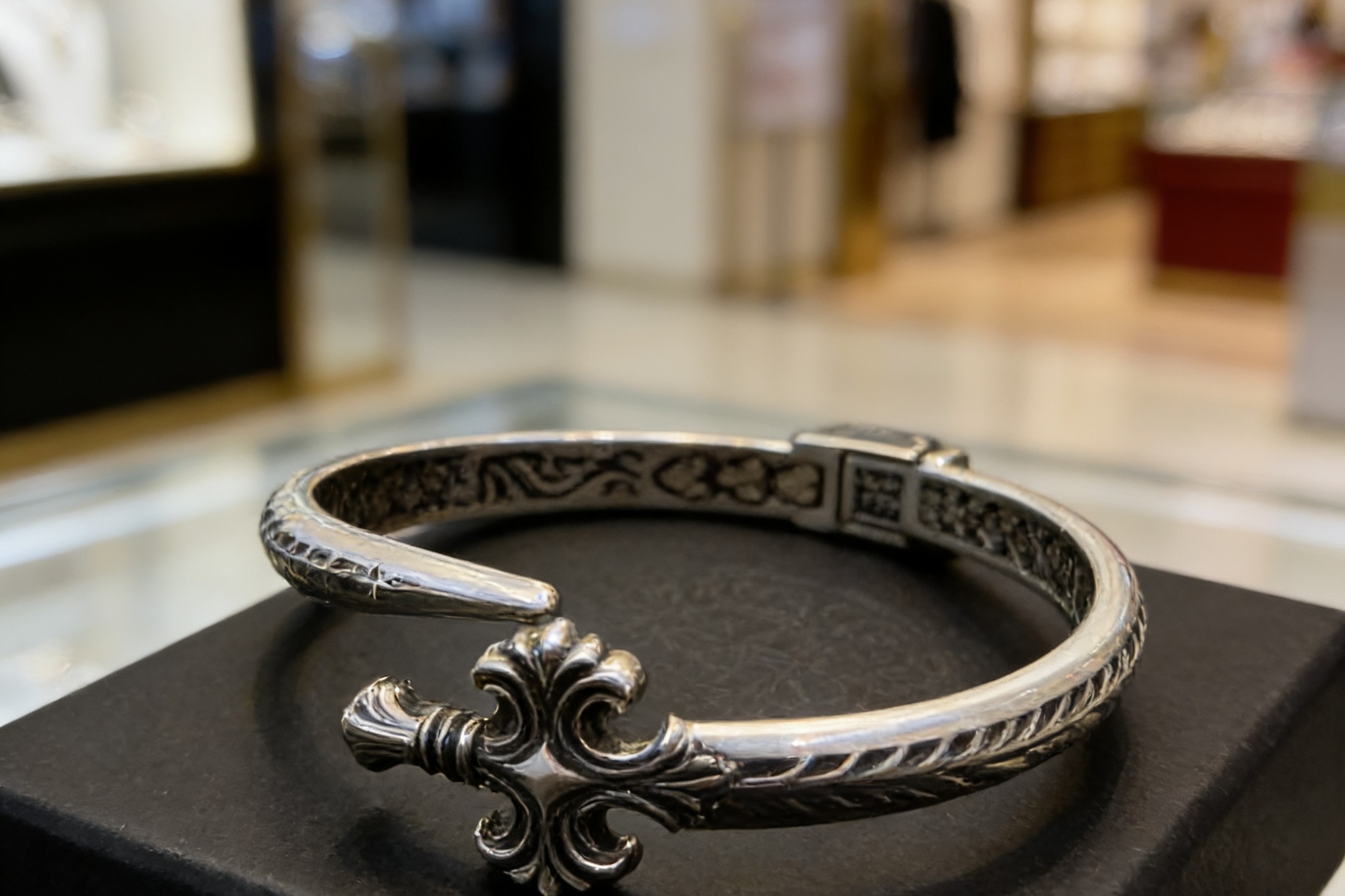 Chrome Hearts 𝐡𝐞𝐚𝐫𝐭𝐬 克罗心手镯 ，圣剑十字架开口手镯