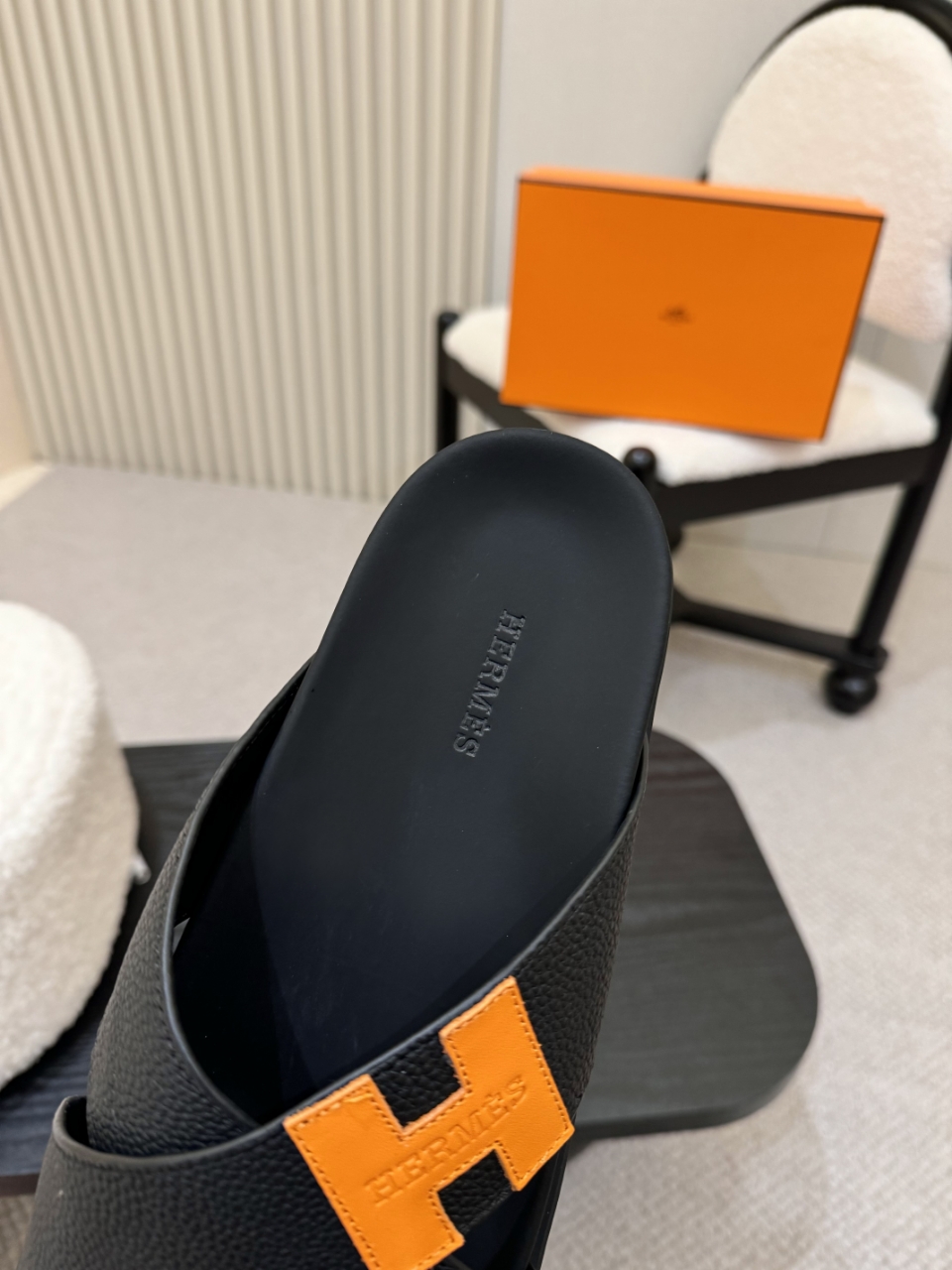 NO:467053,The most advanced version of HERMES Hermes Chypre slippers are popular for sale. The original counter shoe model is carefully crafted, the most popular luxury goods by big-name stars, high-quality creates classics, welcome to turn to pictures and sell them!  Size 35-46 (3546 customized without return or exchange), slippers, hermes, hermes, slippers19860909HERMES最高级版本 爱马仕Chypre拖鞋 爆款拖鞋火爆上市.专柜原版鞋开模精心制作,大牌明星最爱的奢侈品,高品质铸就经典,欢迎转图片爆卖！ 码数35-46（3546定做不退换）,拖鞋,hermes,hermes,slippers,Women's Shoes