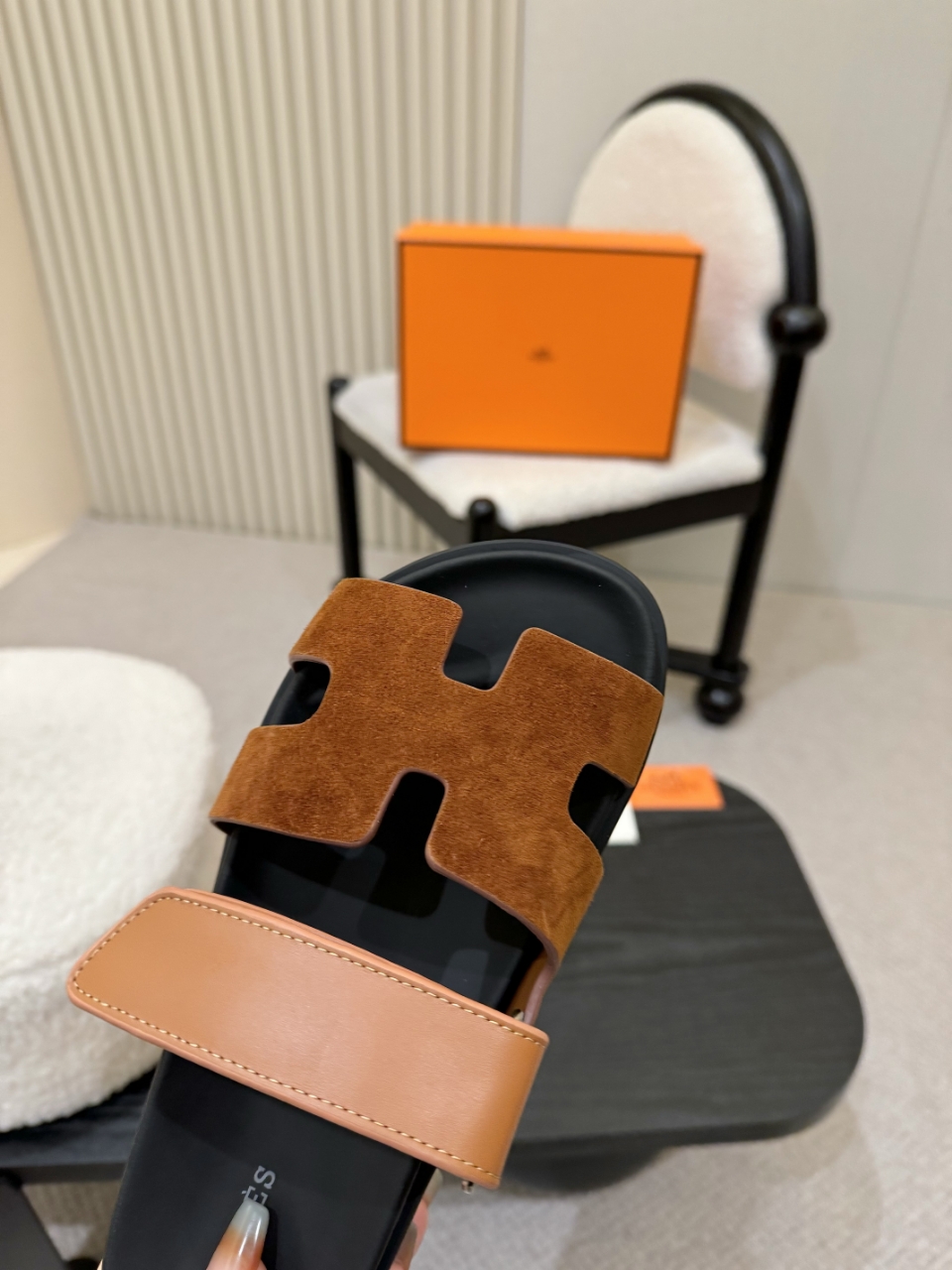 NO:467059,HERMES Chypre Sandals, premium version, popular slippers are on the market. The original counter shoe is carefully crafted, a favorite luxury product by big-name stars, high-quality creates classics, welcome to turn to pictures and sell them!  Size 35-46 (3546 customized without return or exchange), slippers, hermes, hermes, sandals, slippers19860909HERMES爱马仕Chypre凉鞋 高级版本 爆款拖鞋火爆上市.专柜原版鞋开模精心制作,大牌明星最爱的奢侈品,高品质铸就经典,欢迎转图片爆卖！ 码数35-46（3546定做不退换）,拖鞋,hermes,hermes,sandals,slippers,Women's Shoes