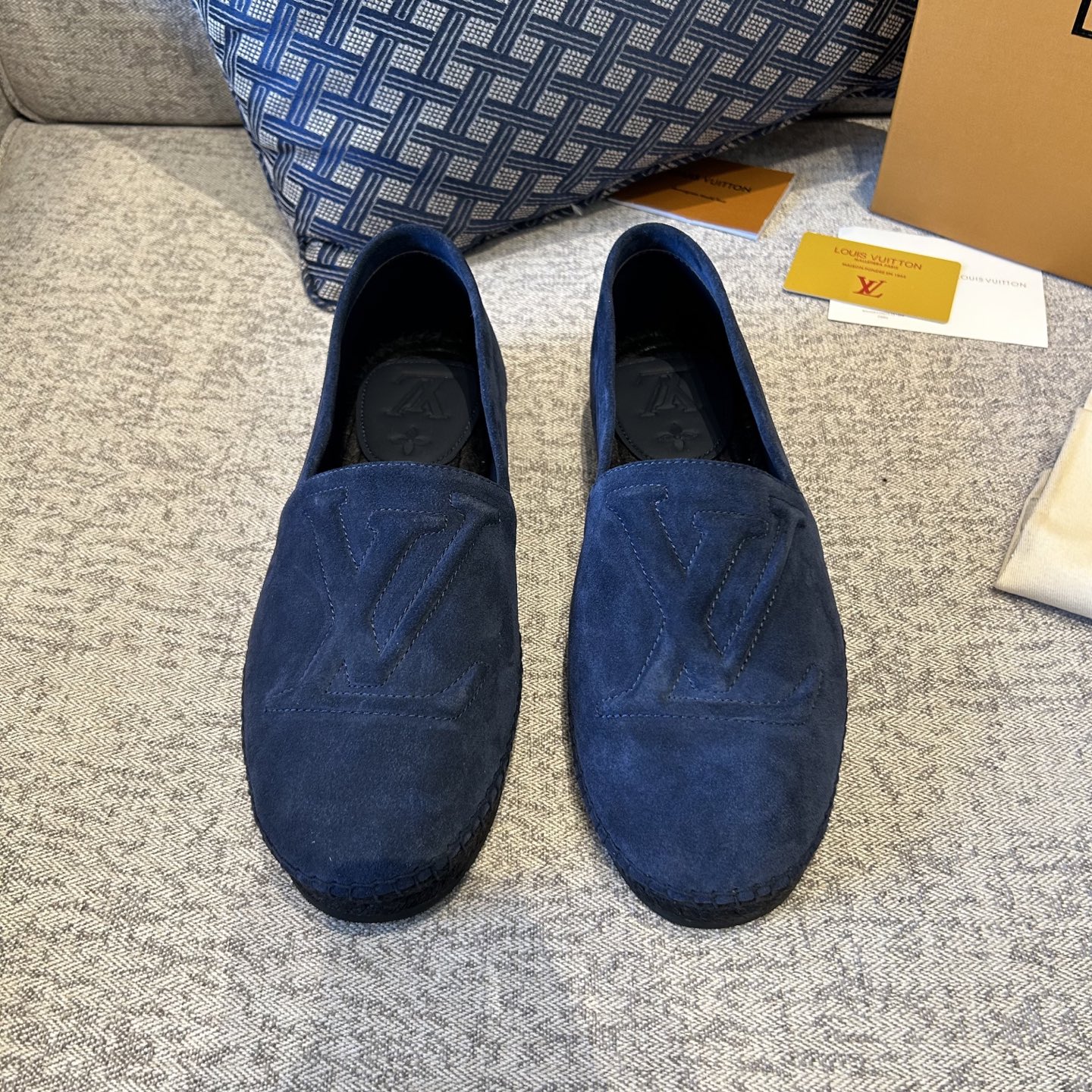 NO:639864,26 years overseas [spring and summer new fisherman shoes] material: calf suede, cowhide, rubber injection process, hemp rope with rubber outsole. M: 38-46, G,, espadrilles, cowhide1986090926年海外［春夏新款渔夫鞋］材料小牛反绒,牛皮,注胶工艺,麻绳配橡胶大底.M: 38一46、G,,espadrilles,cowhide,Men's shoes