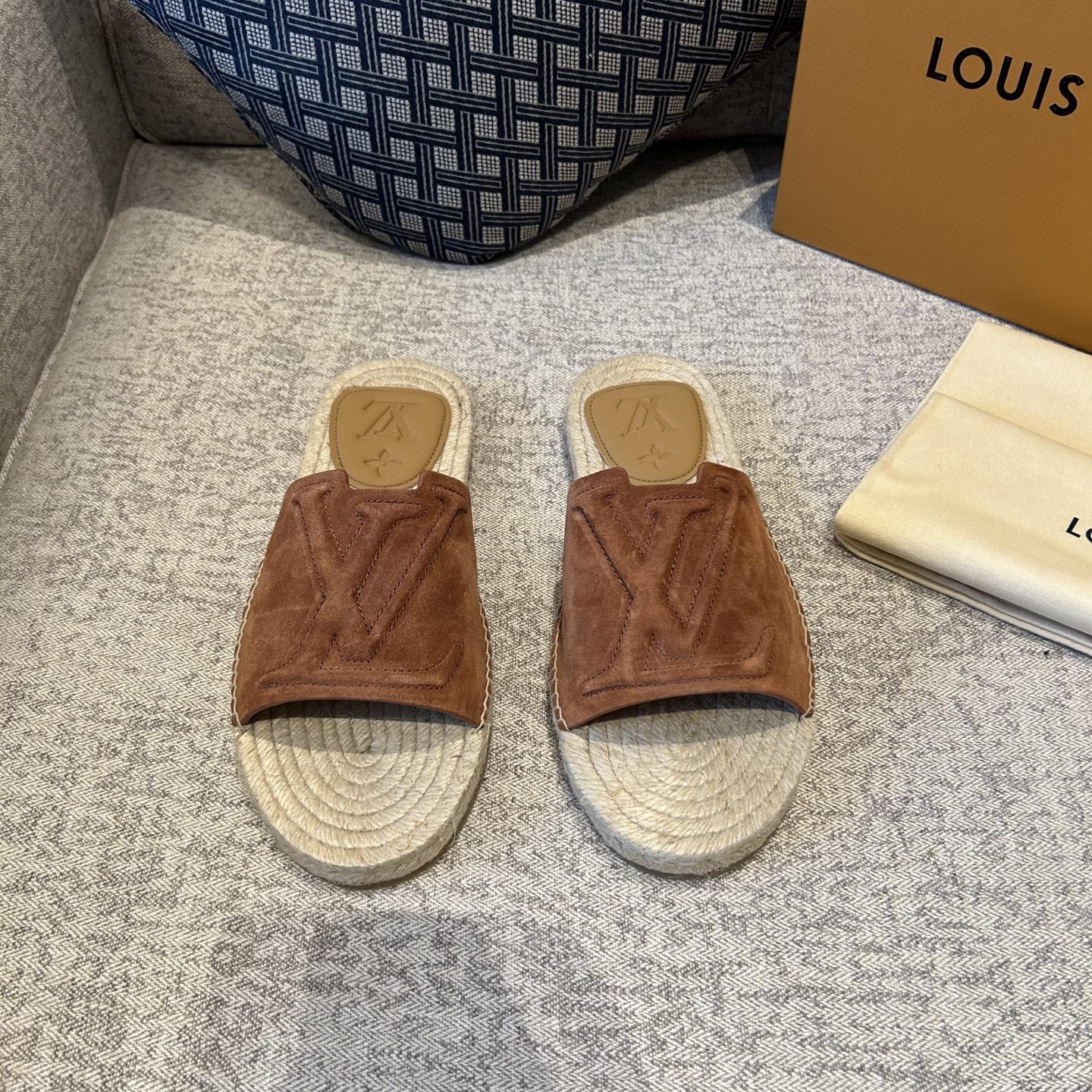 NO:639866,26 years overseas [spring and summer new fisherman slippers] material: calf lychee, cowhide, glue injection process, hemp rope with rubber outsole. M: 38-46, G,, slippers, espadrilles, cowhide1986090926年海外［春夏新款渔夫拖鞋］材料小牛荔枝,牛皮,注胶工艺,麻绳配橡胶大底.M: 38一46、G,,slippers,espadrilles,cowhide,Men's shoes