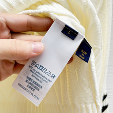 2026秋冬新款羊毛毛衣 高品质意大利进口羊毛混纺面料,高密度针织,时尚百搭毛衣,帅气十足。经典Logo标志 更耐穿更加 2026秋冬新款羊毛毛衣 高品质意大利进口羊毛混纺面料,高密度针织,时尚百搭毛衣,帅气十足。经典Logo标志 更耐穿更加