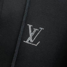 专柜🆕 2026早秋新款休闲套装!专柜同步。细节精致高级,品牌l织带高级感满满。更显年轻活力,定制高端面料,上身挺括有型 专柜🆕 2026早秋新款休闲套装!专柜同步。细节精致高级,品牌l织带高级感满满。更显年轻活力,定制高端面料,上身挺括有型