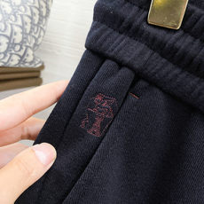 专柜🆕 2026早秋新款休闲套装!专柜同步。细节精致高级,品牌l织带高级感满满。更显年轻活力,定制高端面料,上身挺括有型 专柜🆕 2026早秋新款休闲套装!专柜同步。细节精致高级,品牌l织带高级感满满。更显年轻活力,定制高端面料,上身挺括有型