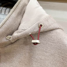 专柜🆕 2026早秋新款休闲套装!专柜同步。细节精致高级,品牌l织带高级感满满。更显年轻活力,定制高端面料,上身挺括有型 专柜🆕 2026早秋新款休闲套装!专柜同步。细节精致高级,品牌l织带高级感满满。更显年轻活力,定制高端面料,上身挺括有型
