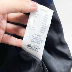 2026SS 秋冬新品🆕夹克外套 系列 专柜定制面料 透气舒适度高,细节无可挑剔,元素设计理念,体现高品质。手感细腻柔软 2026SS 秋冬新品🆕夹克外套 系列 专柜定制面料 透气舒适度高,细节无可挑剔,元素设计理念,体现高品质。手感细腻柔软