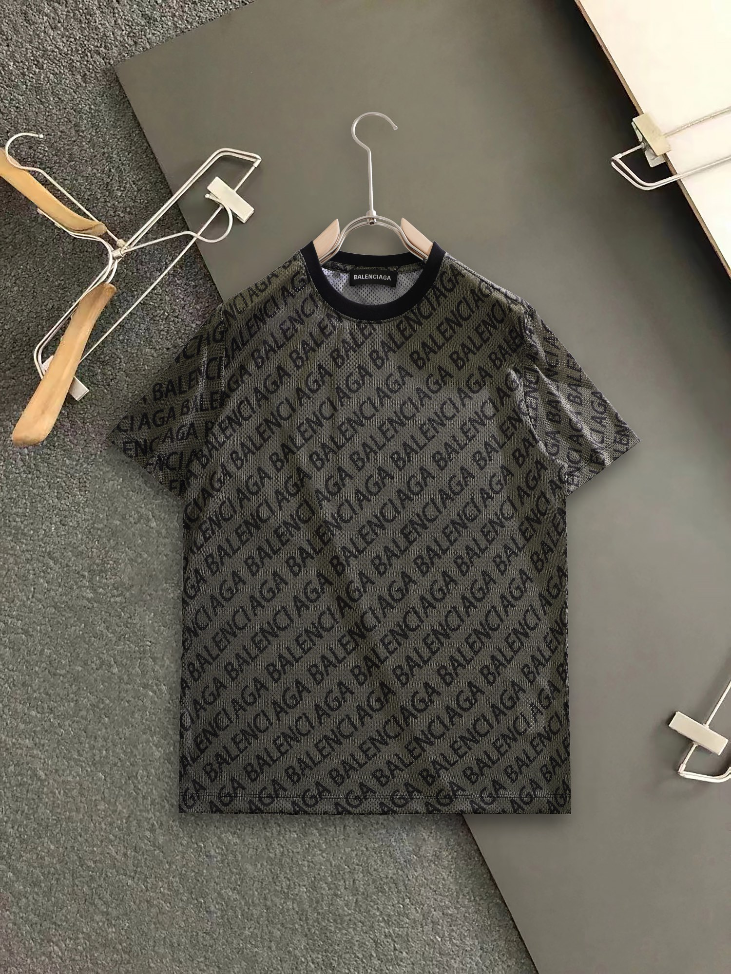 NO:460260,Bal* 25 top imported private goods, high-end full-frame digital printed short sleeves, exquisite craftsmanship, smooth lines, fashionable and luxurious, unquestionable quality, excellent upper body effect Size: M-XXXL,,T-shirt,alexander wang19860909Bal* 25顶级进口私货,高端满幅数码印花短袖,工艺精湛,线条流畅 时尚不失奢华 品质毋庸置疑 上身效果超赞 尺码: M-XXXL,,T-shirt,alexander wang,Men's clothing