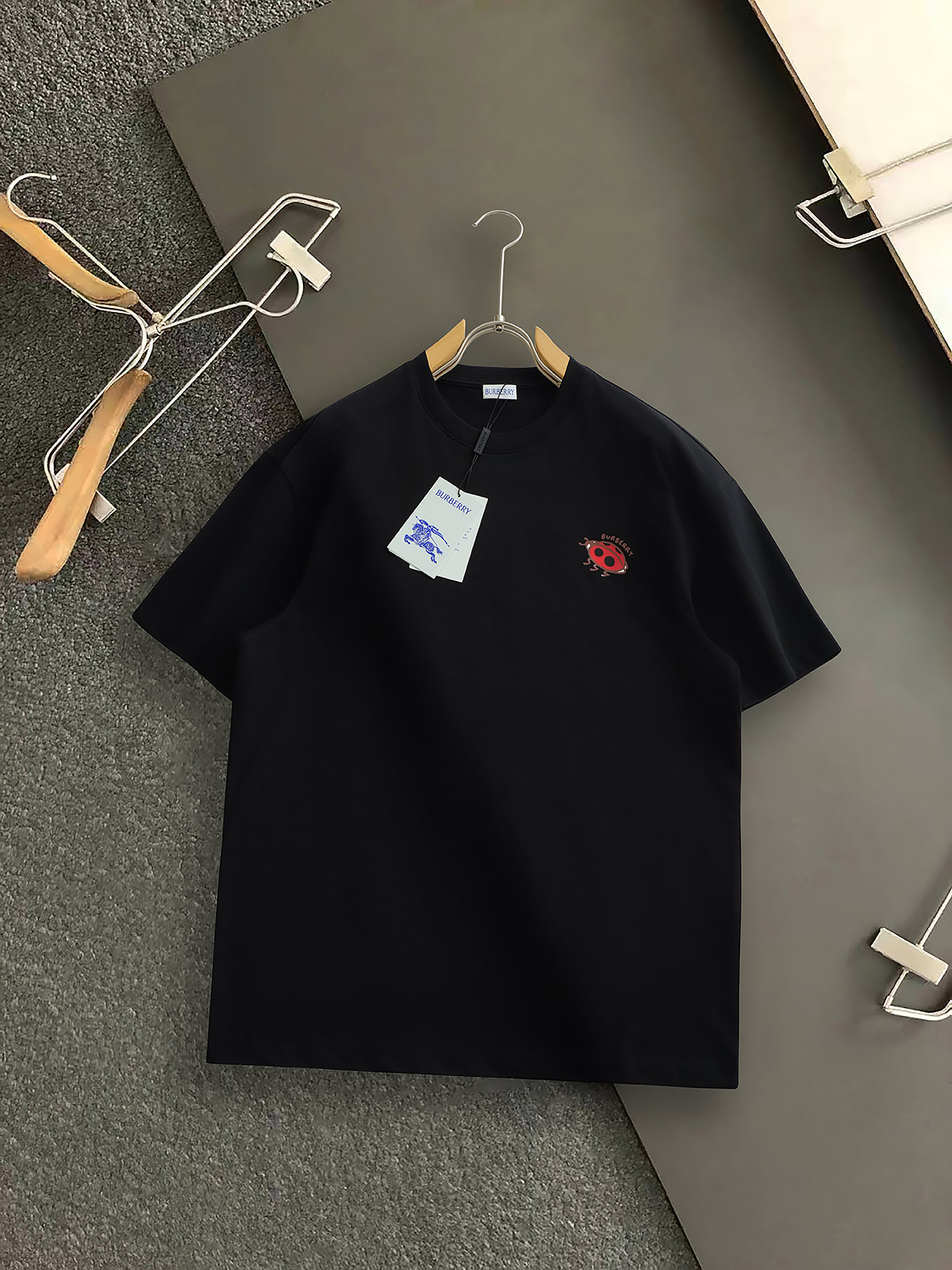 NO:460230,BBR* New top imported private goods, high-end fashion cartoon print trendy round neck short sleeves, trendy elements fusion counter style, fashionable and luxurious, unquestionable quality, excellent upper body effect Size: S-XXL, T-shirt, alexander wang19860909BBR* 新款顶级进口私货,高端时尚卡通印花潮流圆领短袖,潮流元素融合专柜款,时尚不失奢华 品质毋庸置疑 上身效果超赞 尺码:S-XXL,,T-shirt,alexander wang,Men's clothing