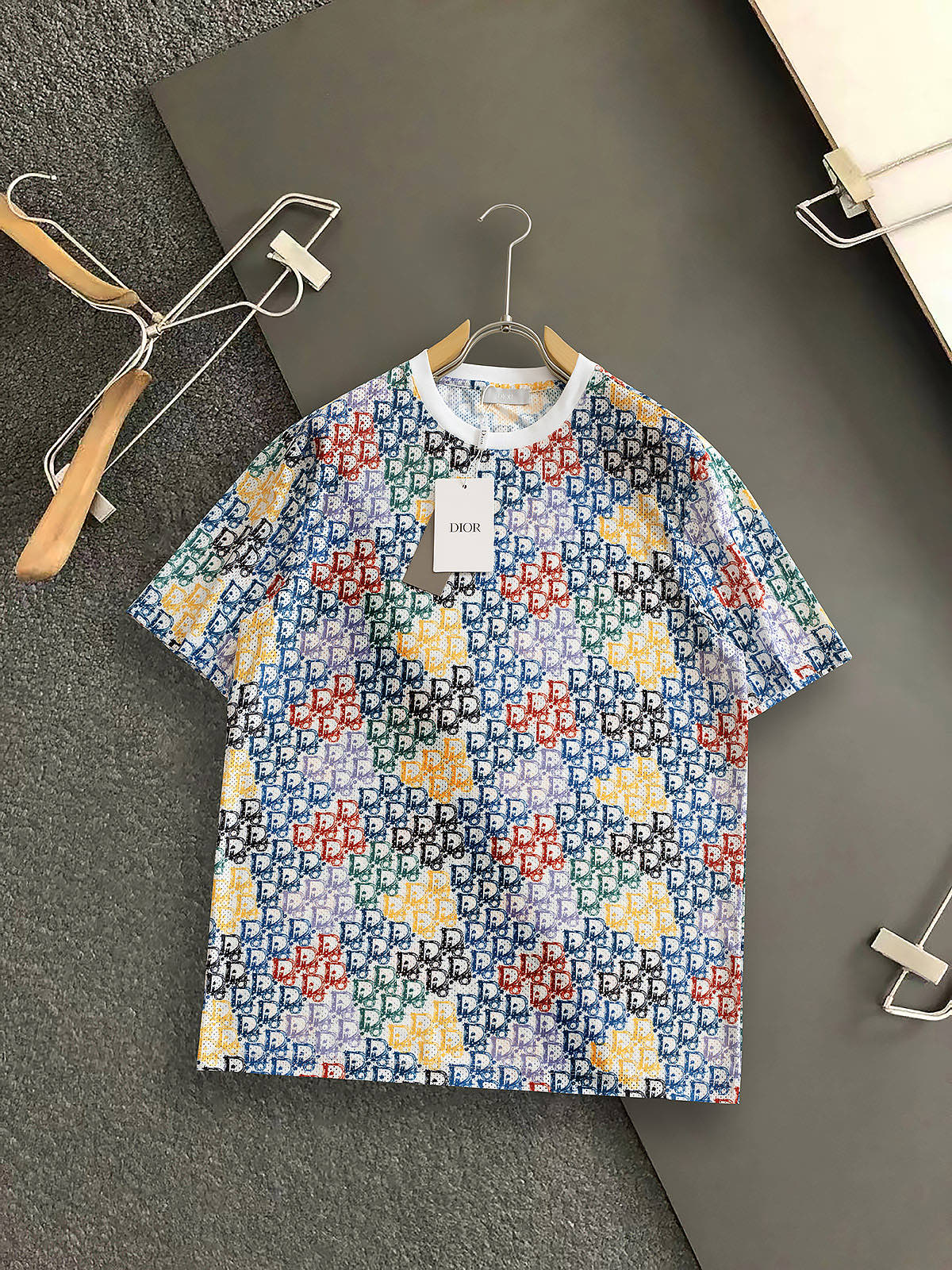 NO:460237,DI* 25 spring and summer new short-sleeved casual hollow mesh cotton short-sleeved T-shirt, customized original customer-supplied fabric, light and breathable, delicate texture, super soft and skin-friendly feel!  Panoramic logo letter logo pattern print design concave and convex texture. Customized ribbed neckline design!  Absolutely crisp and handsome fit!  Size M-3XL, T-shirt,tees,t-shirt,alexander wang19860909DI* 25春夏新款短袖休闲镂空网眼棉短袖T恤 ,定制原版客供面料 轻薄透气 质感细腻 超柔软亲肤触感！全景标志字母logo图案印花设计凹凸质感.定制罗纹领口设计！绝对挺括帅气的合体型！ 尺码M-3XL,,T-shirt,tees，t-shirt,alexander wang,Men's clothing