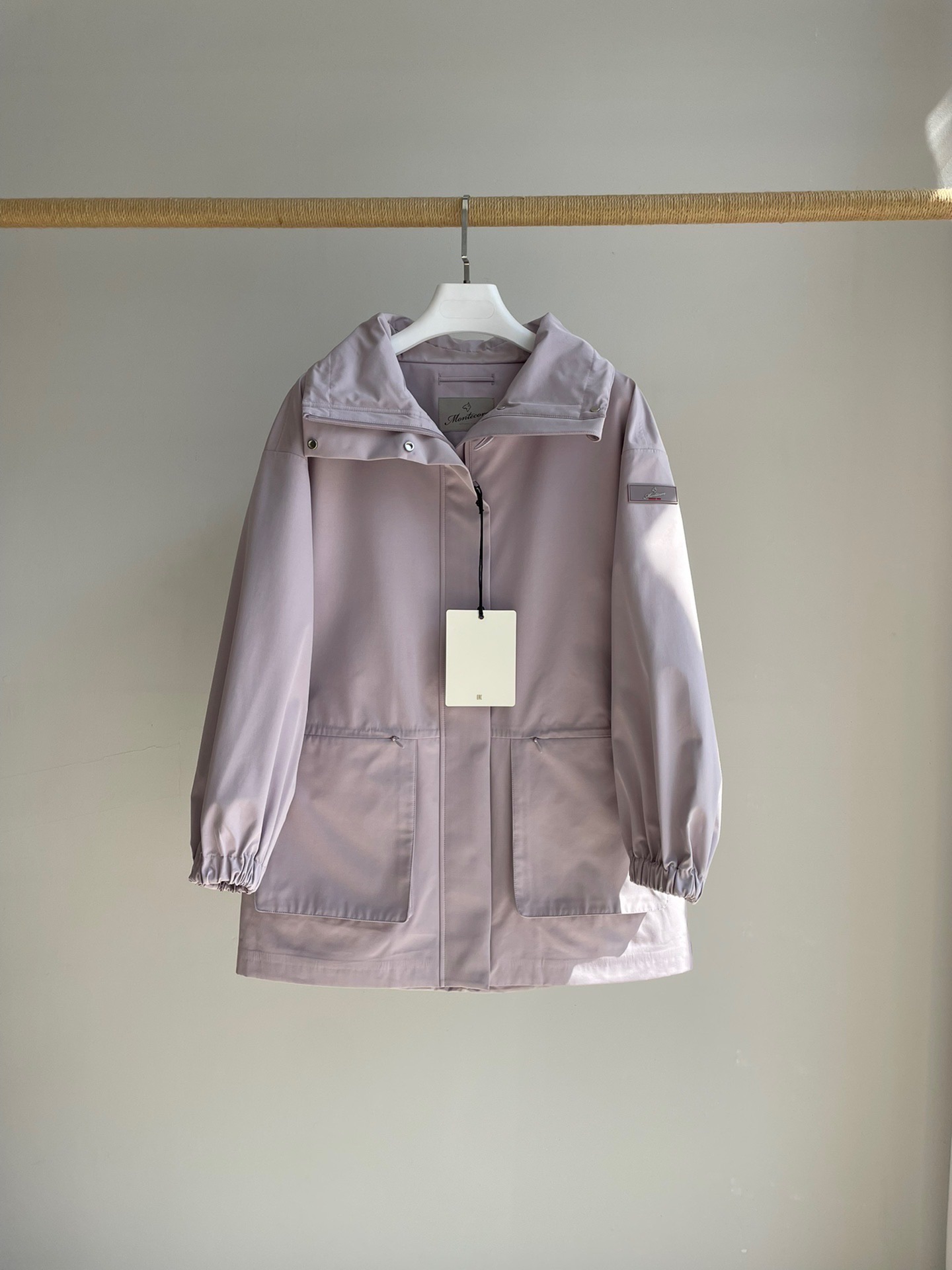 Montecore 24ss女装继续爆款，还没上，已经预售出去百来件了‍♀️春光紫，超高颜值的压胶soft shell夹克