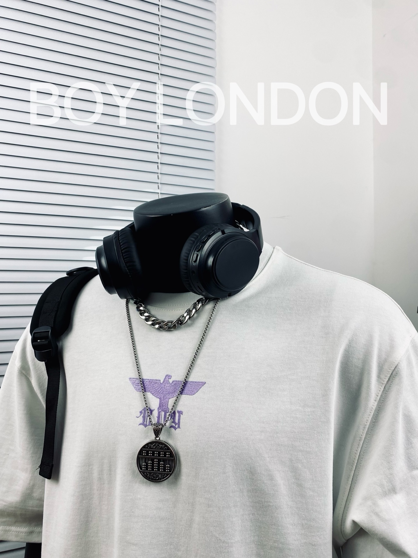 Alternative view of T-Shirt 08530
