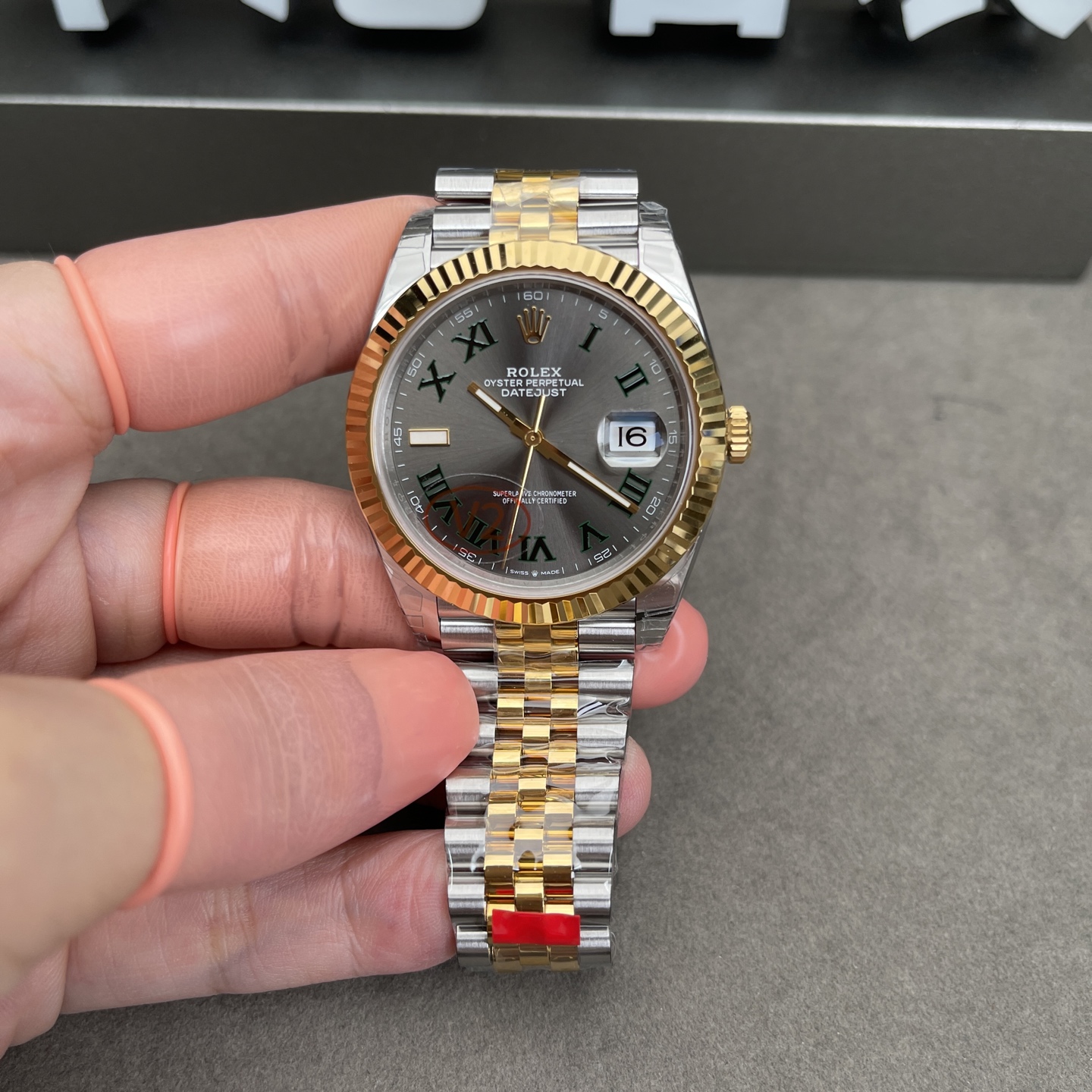 NO:946733,41 golden green rooms,1986090941间金绿罗,,Watch