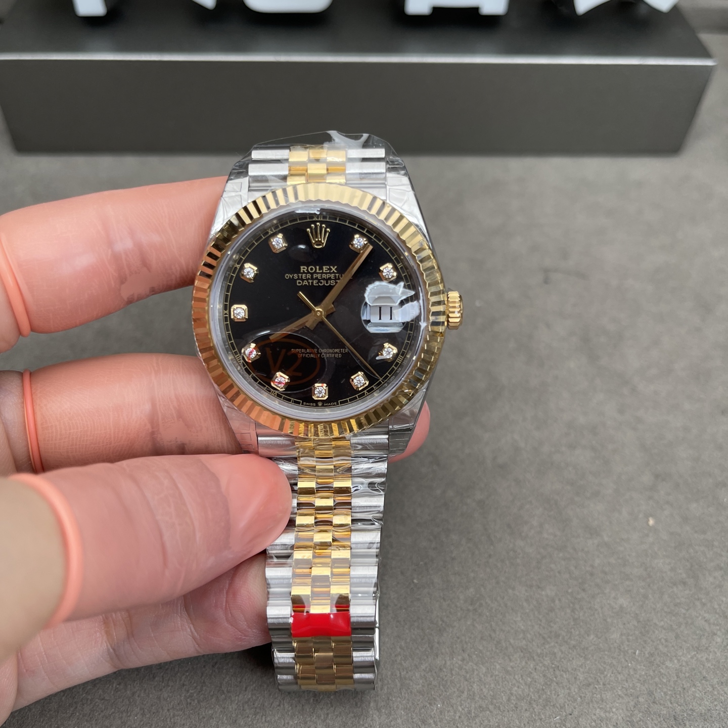 NO:946753,VS gold and black plate with diamond engraving.,19860909VS间金黑盘钻刻.,,Watch