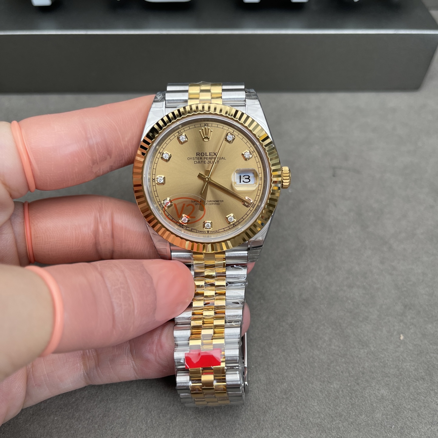 NO:946762,VS gold plate with diamond engraving.,19860909VS间金盘钻刻.,,Watch