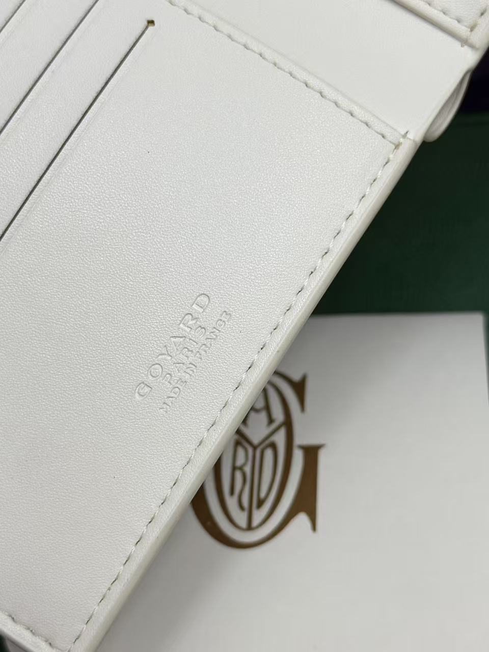 Goyard8格卡位钱包，官网1:1顶级材质手工精细，11个颜色现货供应， 质感直接拉到满分里面可放8-10张卡左右， 