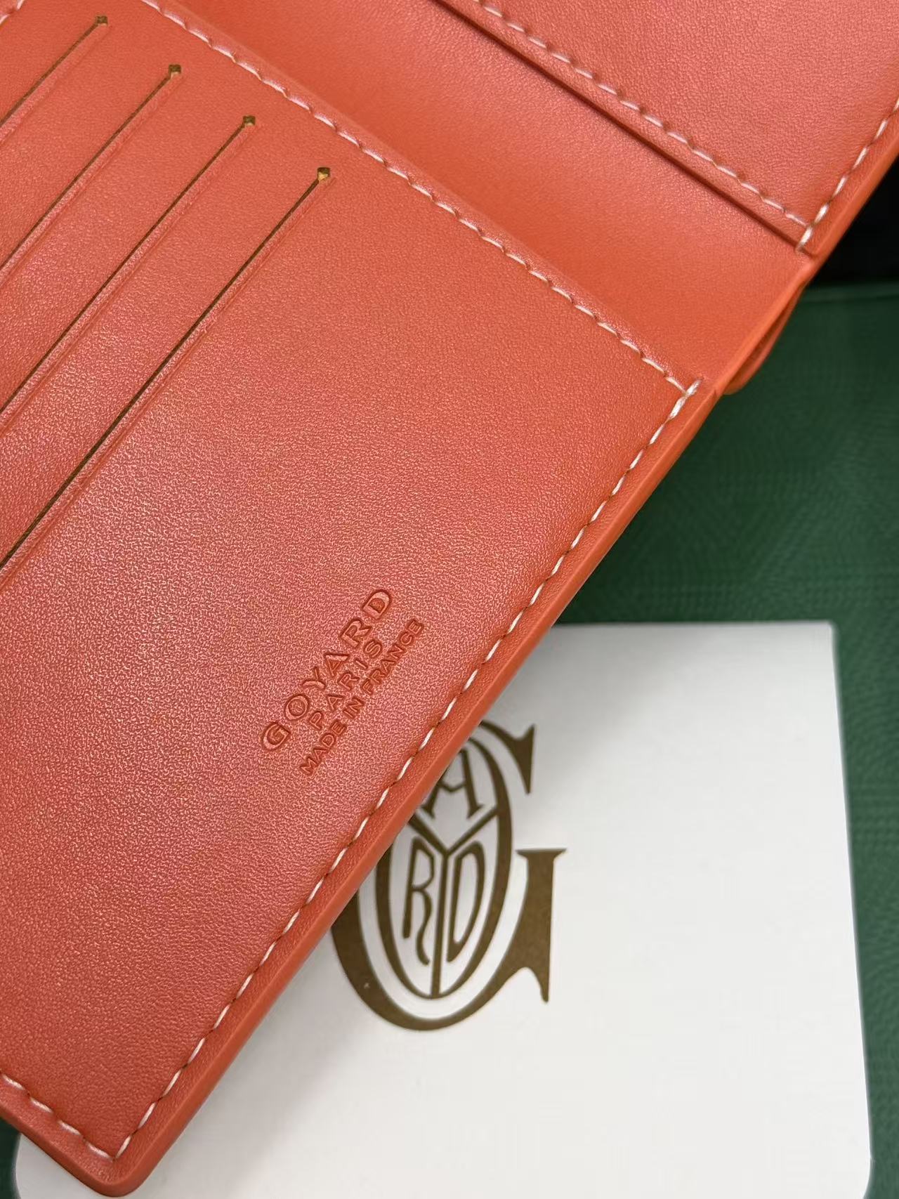 Goyard8格卡位钱包，官网1:1顶级材质手工精细，11个颜色现货供应， 质感直接拉到满分里面可放8-10张卡左右， 