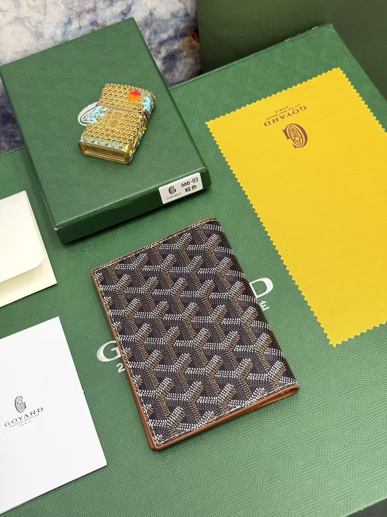 Goyard左边卡位四格护照夹，官网1:1顶级材质手工精细，11个颜色现货供应， 质感直接拉满， 放现金，薄身不站位置，