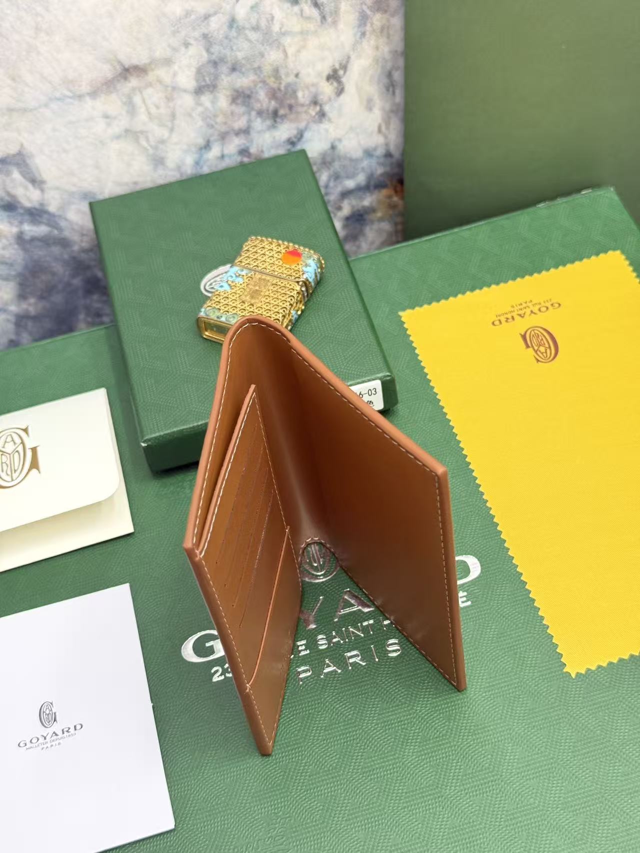 Goyard左边卡位四格护照夹，官网1:1顶级材质手工精细，11个颜色现货供应， 质感直接拉满， 放现金，薄身不站位置，