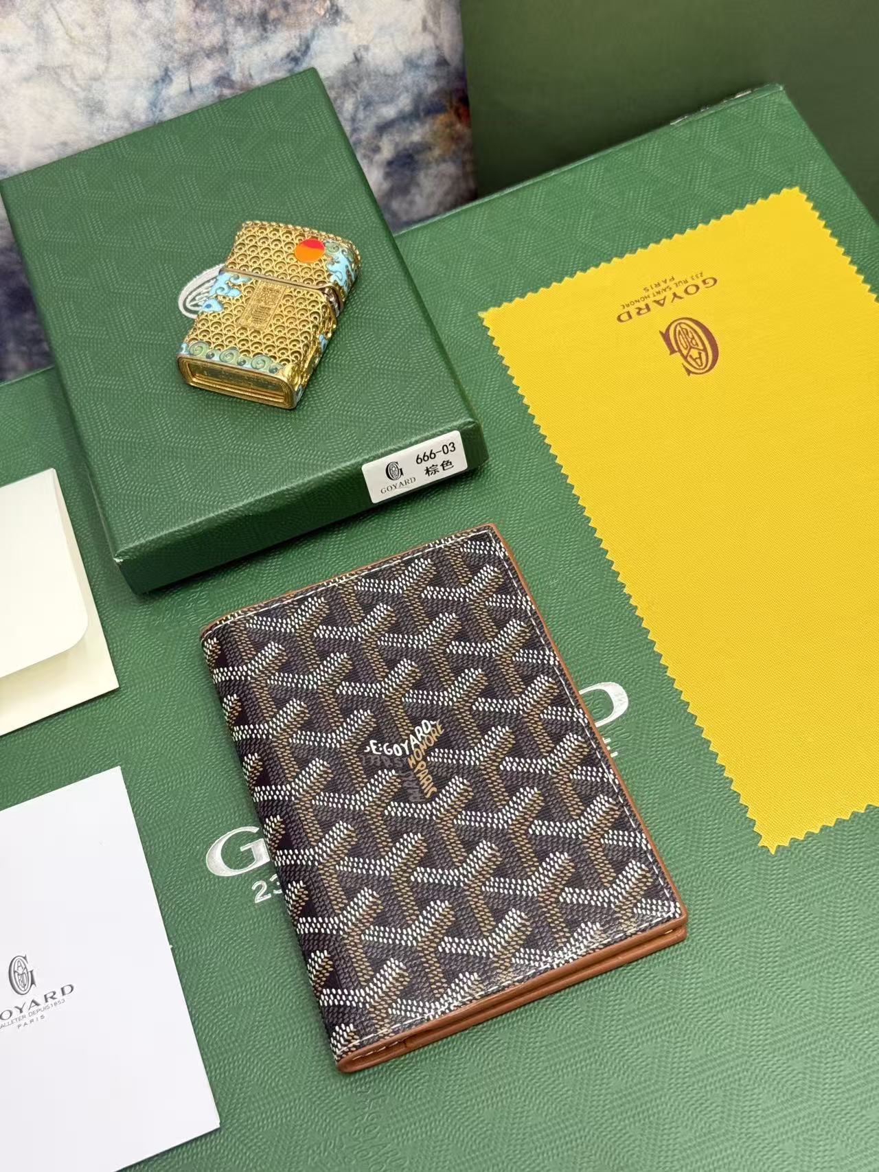Goyard左边卡位四格护照夹，官网1:1顶级材质手工精细，11个颜色现货供应， 质感直接拉满， 放现金，薄身不站位置，